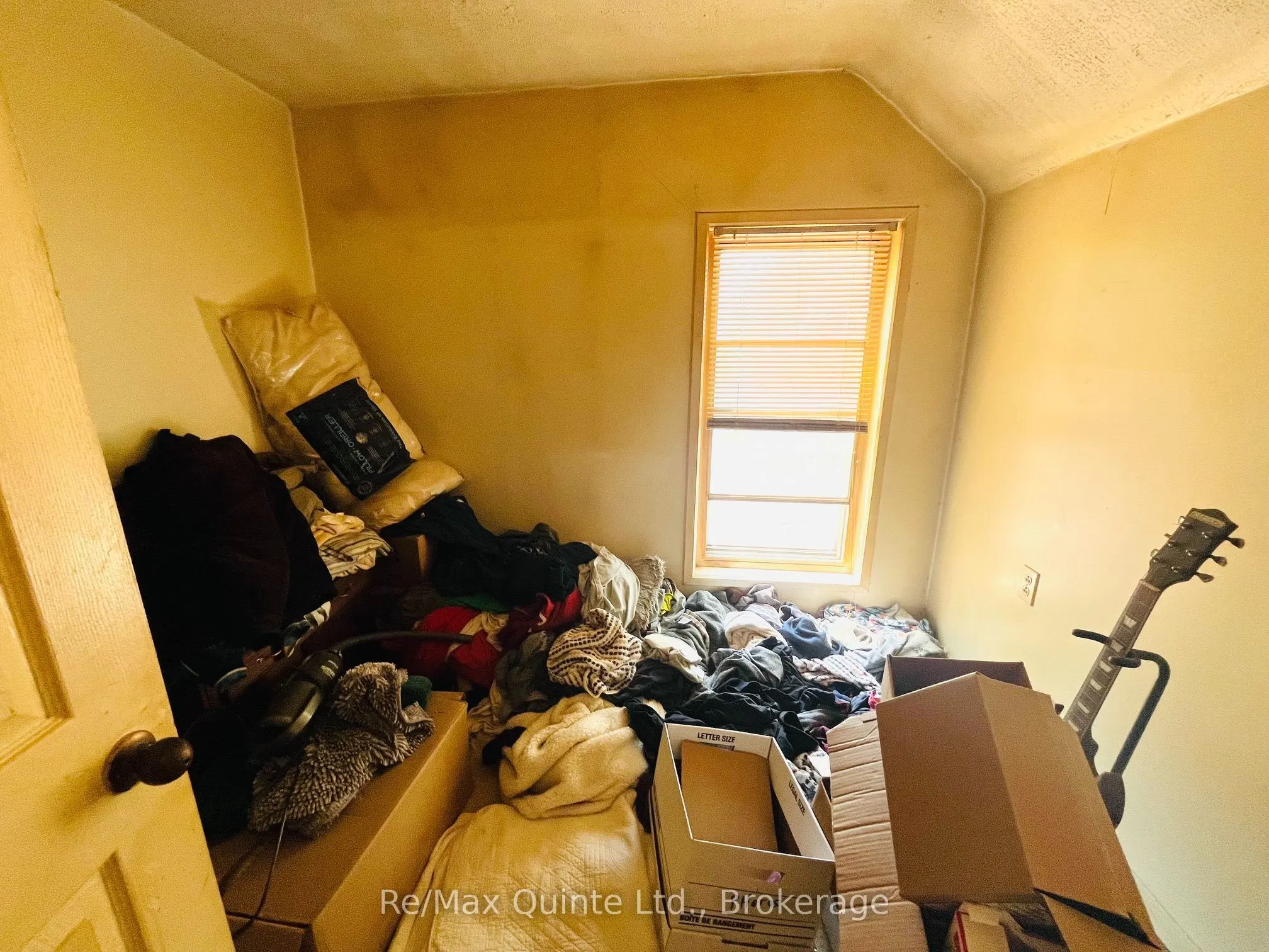 92 Foster Avenue S