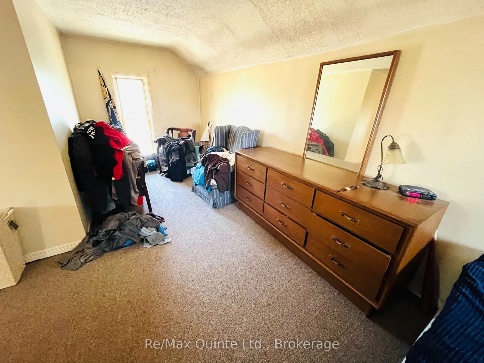 92 Foster Avenue S