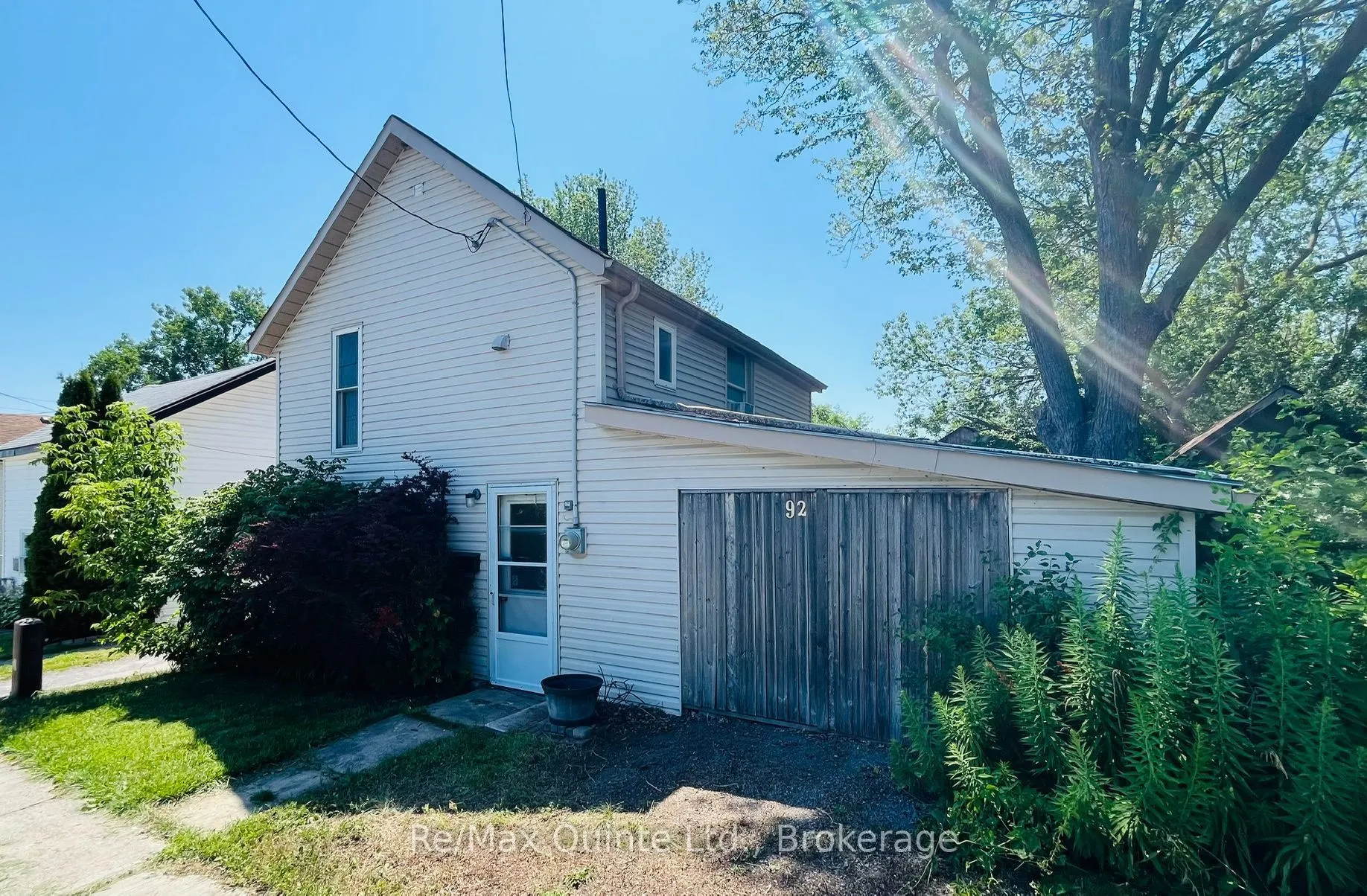 92 Foster Avenue S