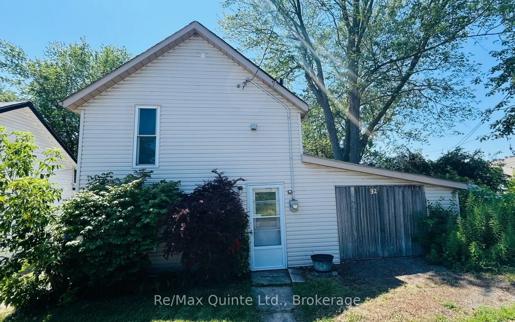 92 Foster Avenue S