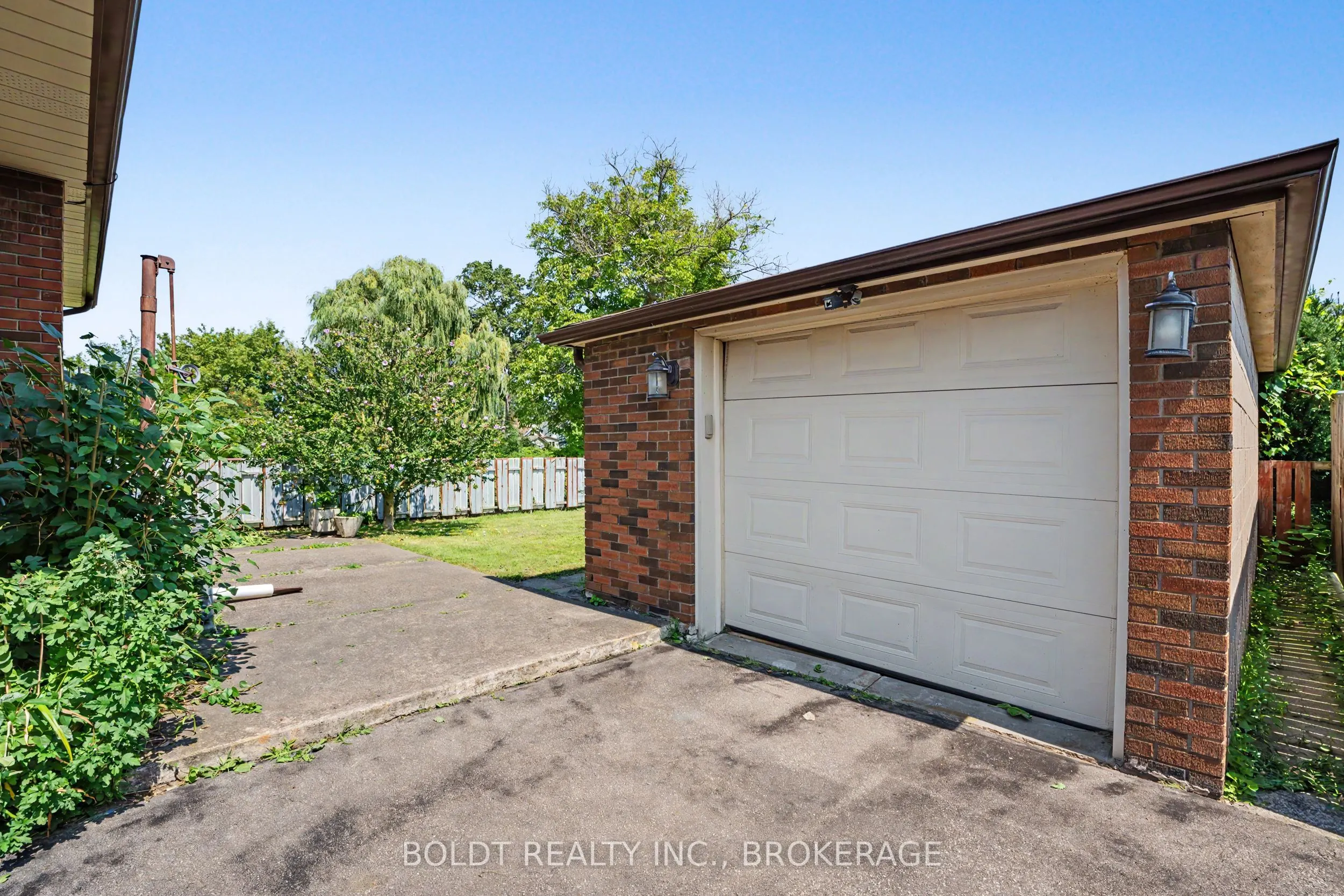 5568 Drummond Road