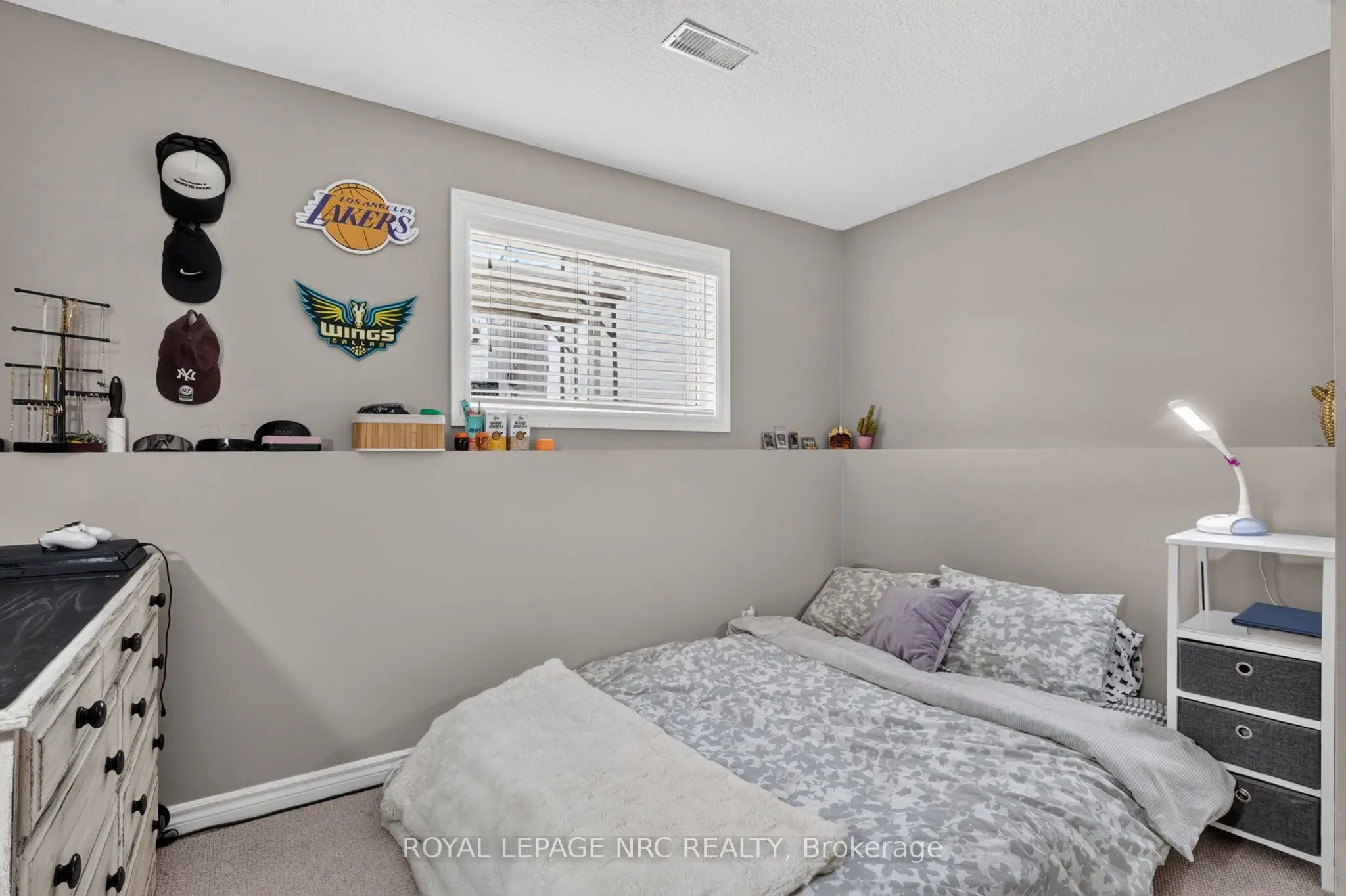 3584 CARVER Street