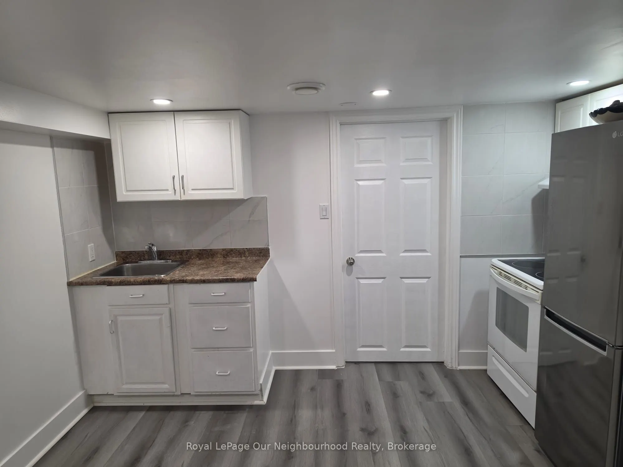 44 Elgin Street N
