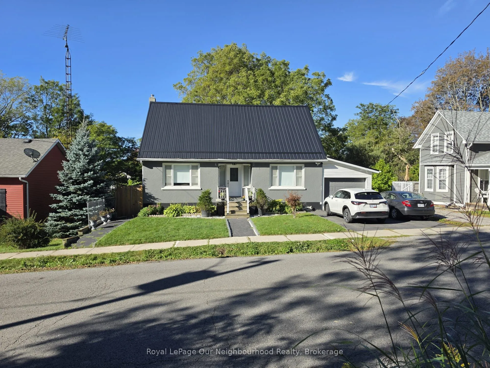 44 Elgin Street N