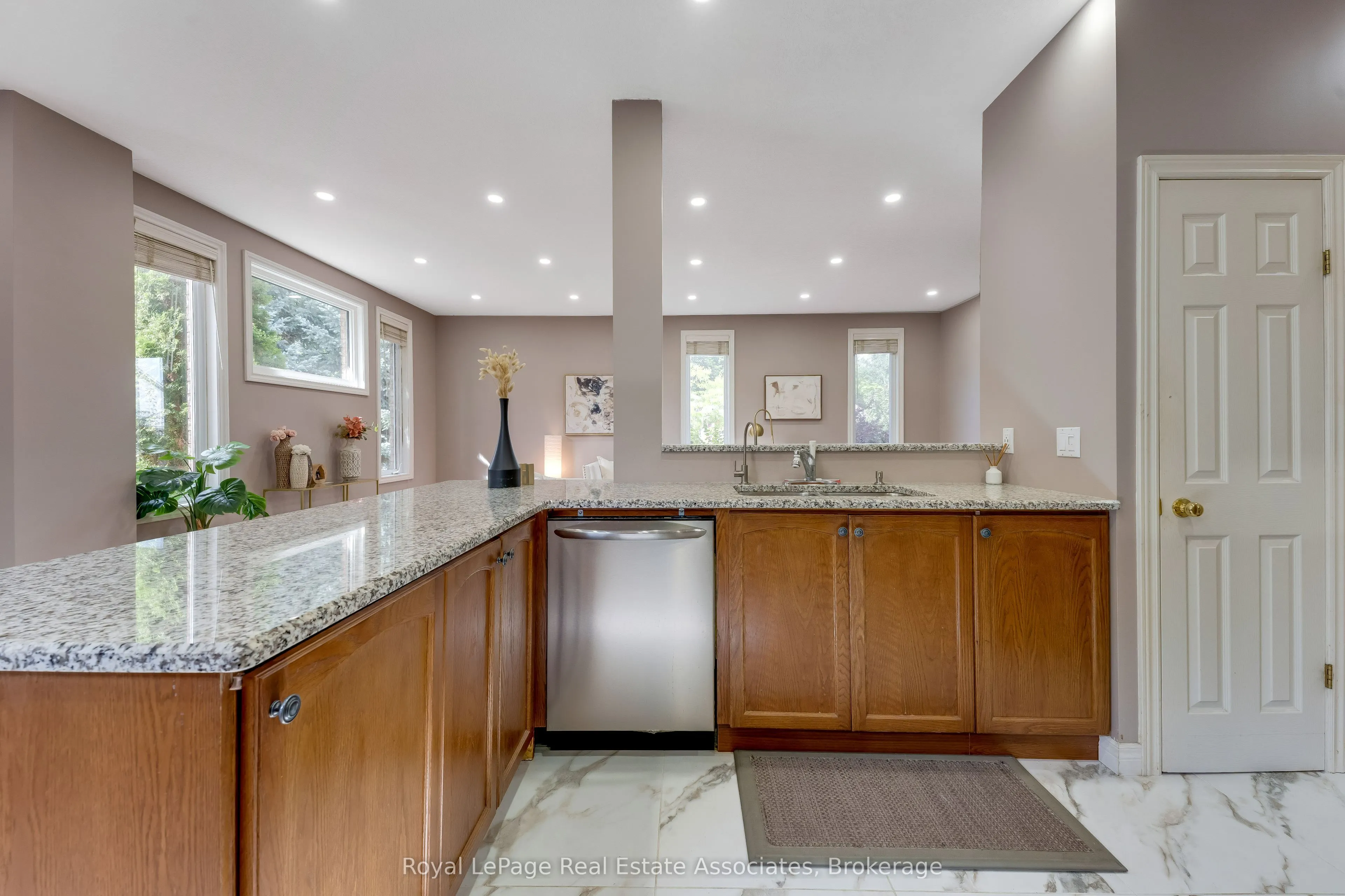 406 Sandy Cove Crescent