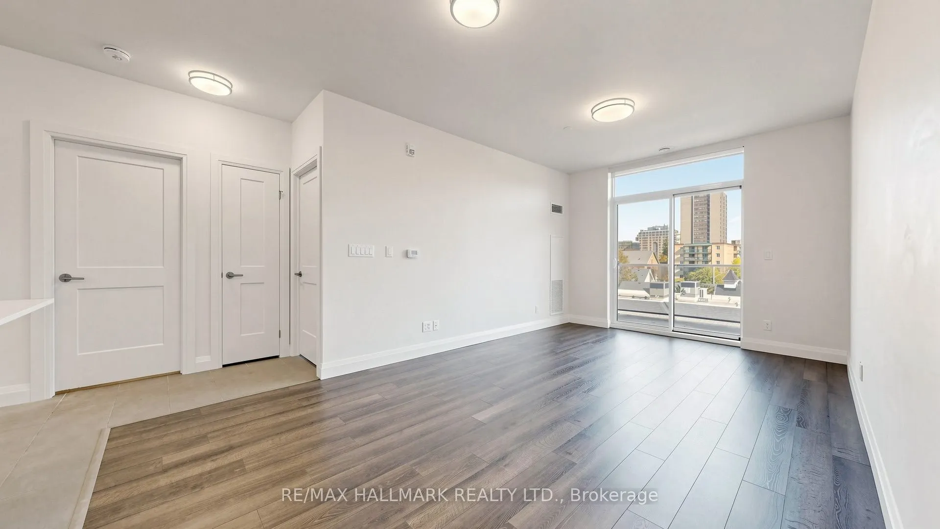 399 Queen Street S #414