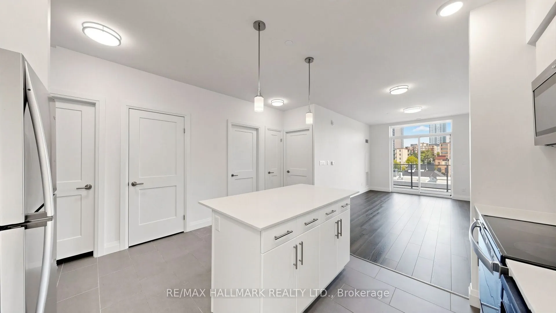 399 Queen Street S #414