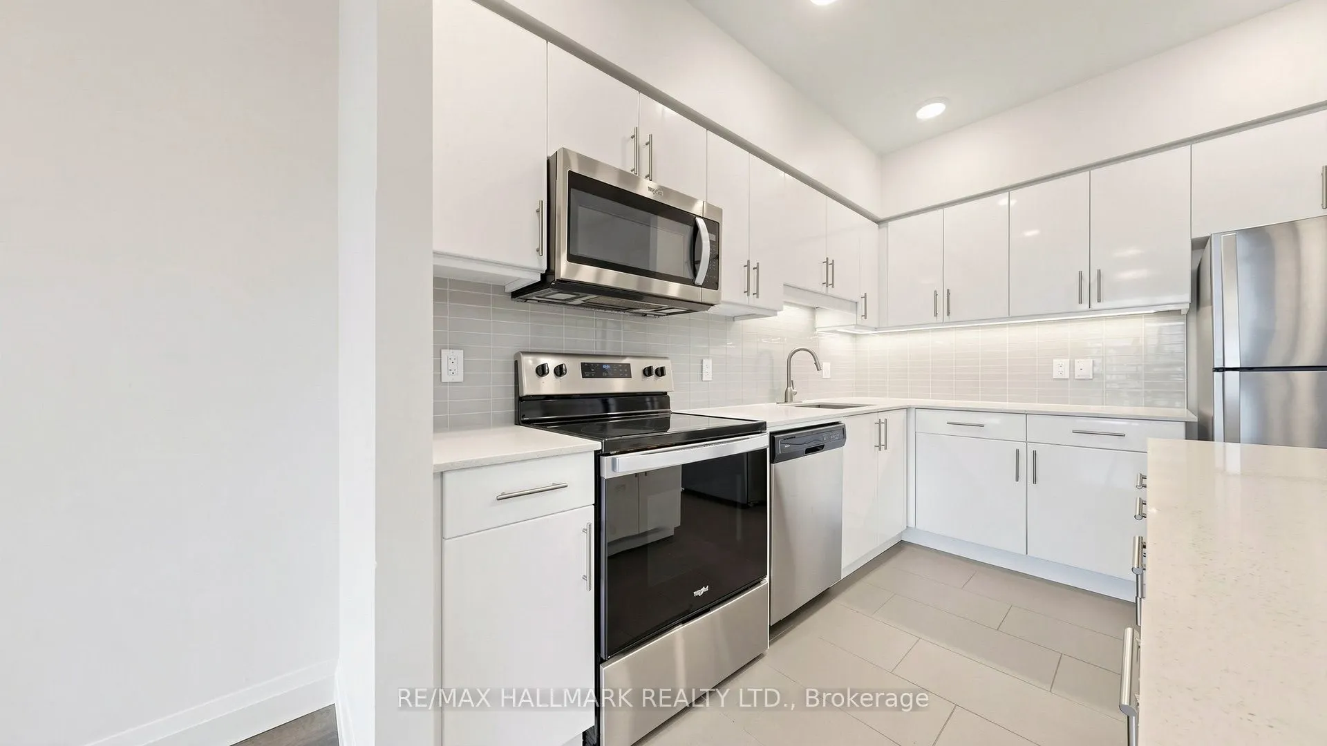 399 Queen Street S #414