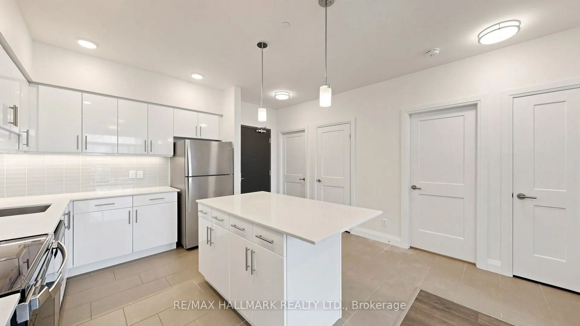 399 Queen Street S #414