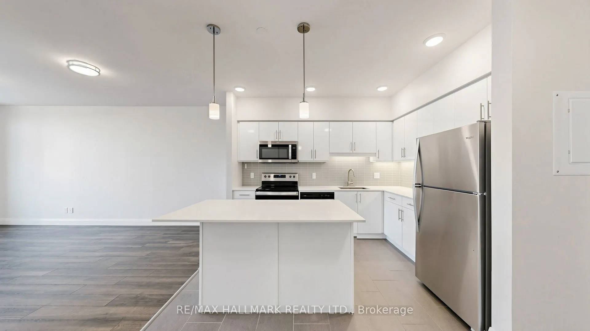 399 Queen Street S #414