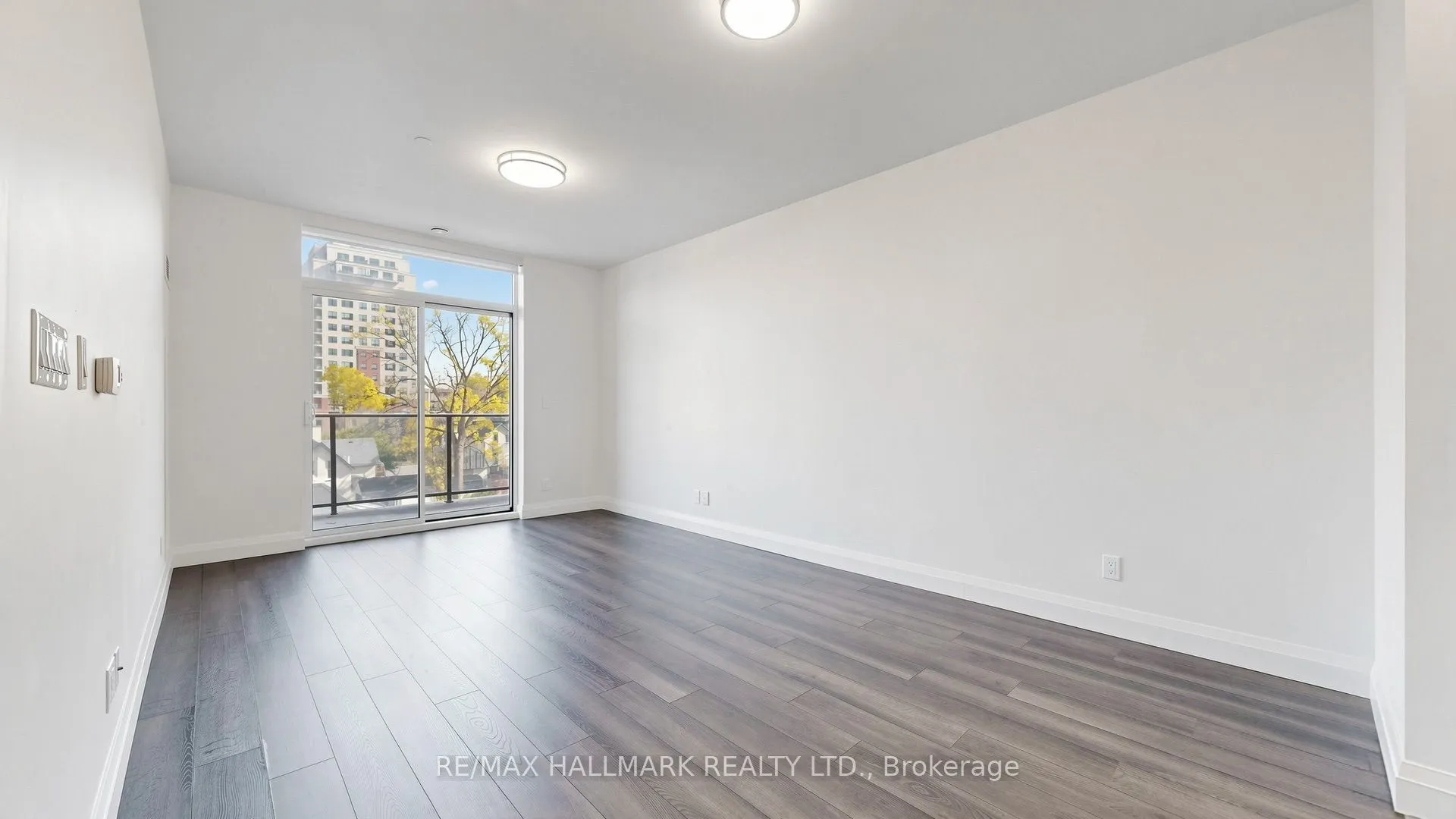 399 Queen Street S #414