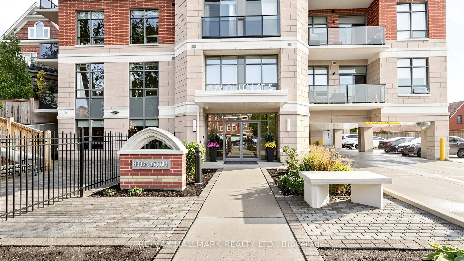 399 Queen Street S #414