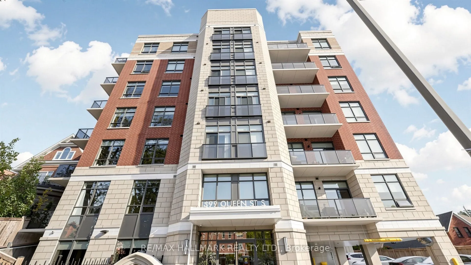 399 Queen Street S #414