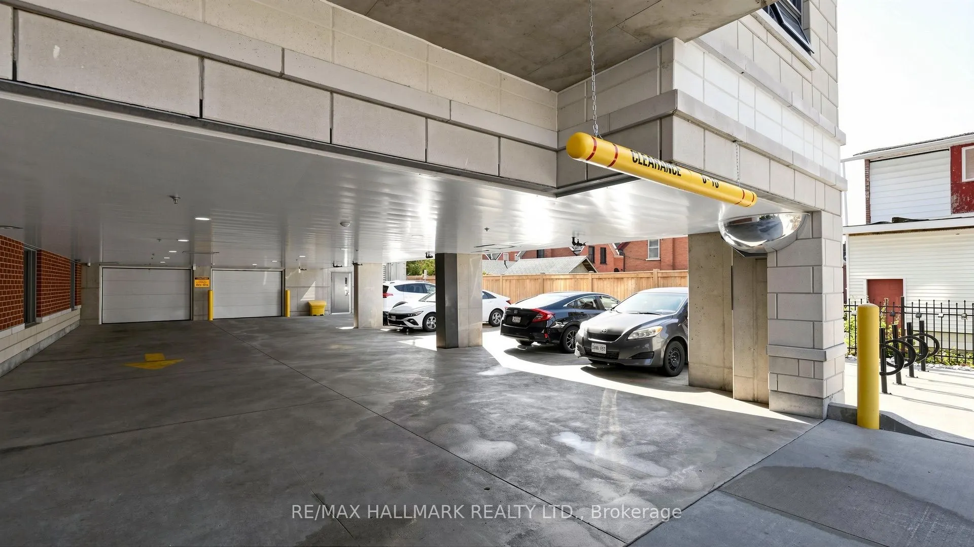 399 Queen Street S #414