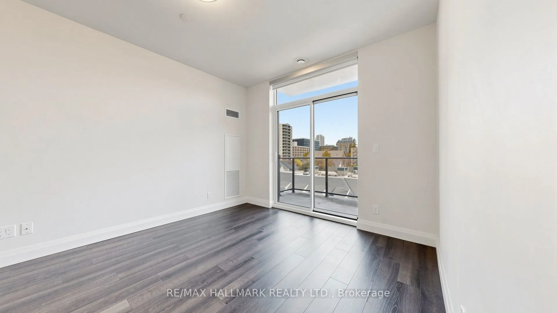 399 Queen Street S #414