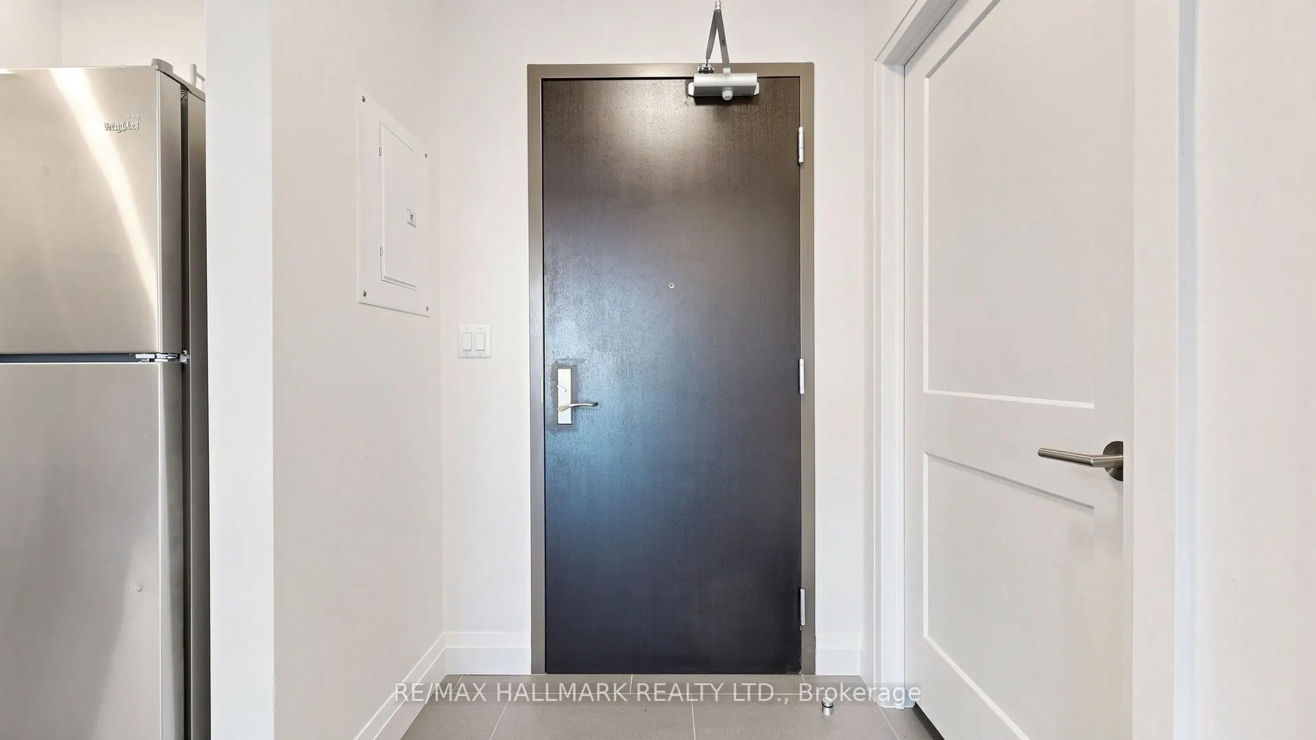 399 Queen Street S #414