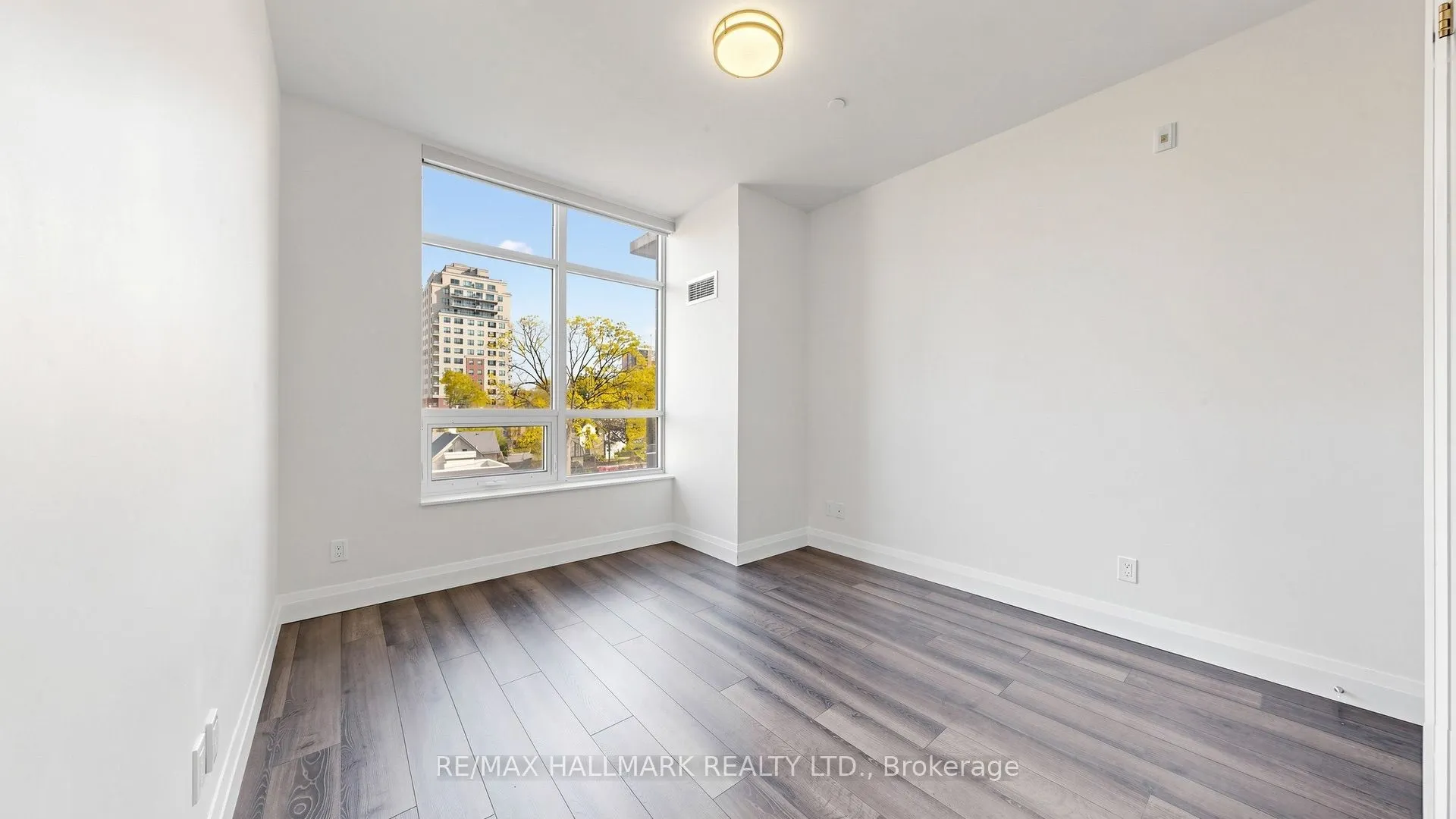 399 Queen Street S #414