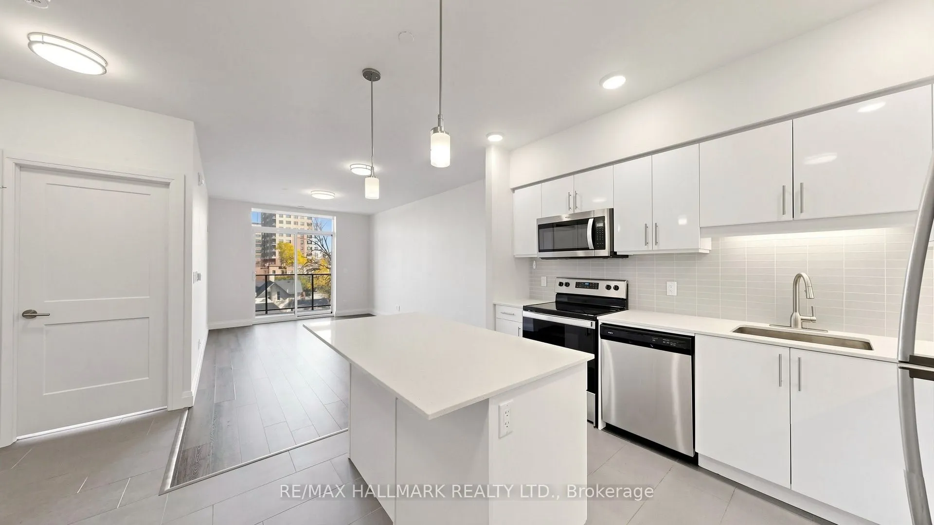 399 Queen Street S #414