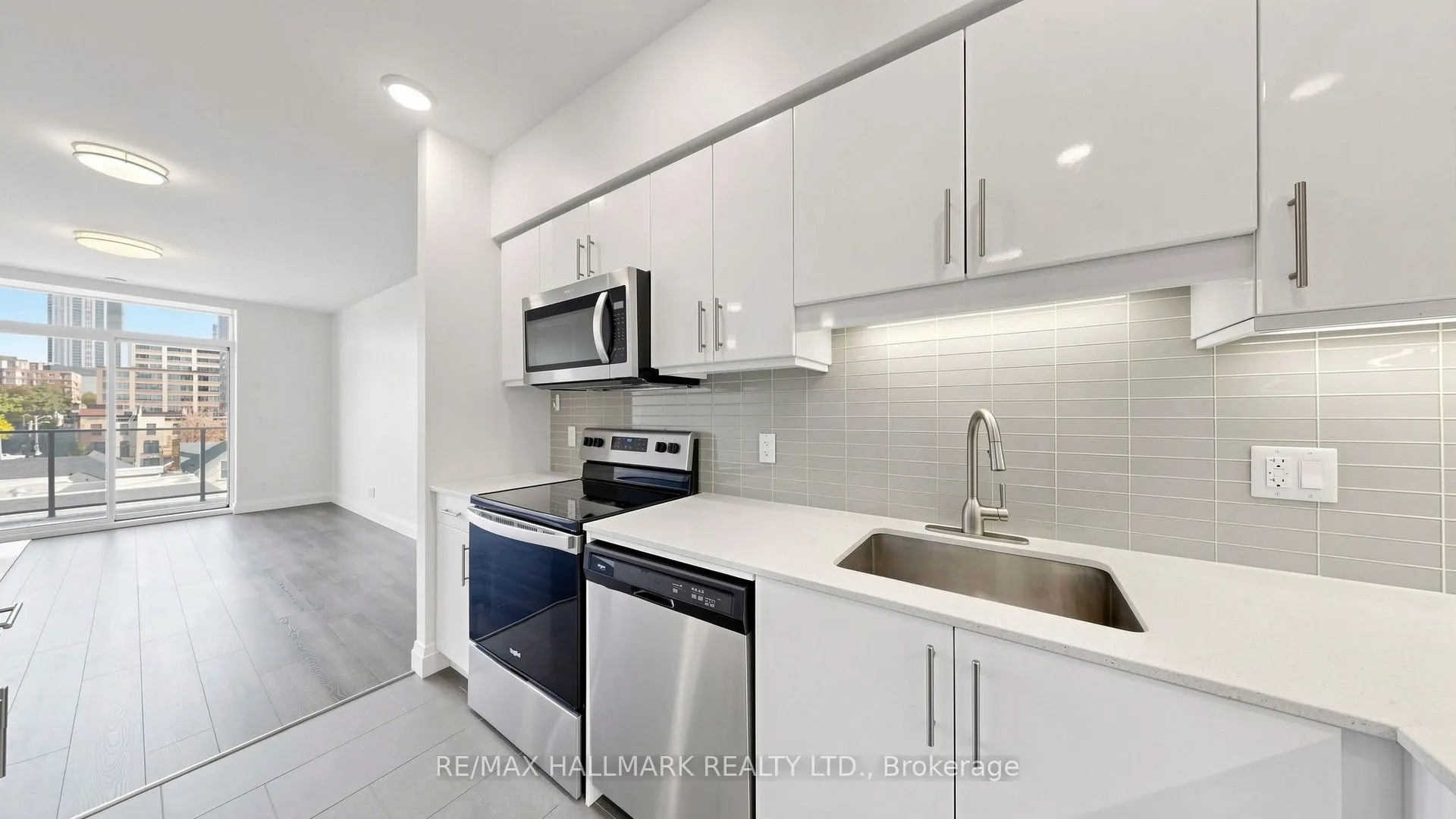 399 Queen Street S #414