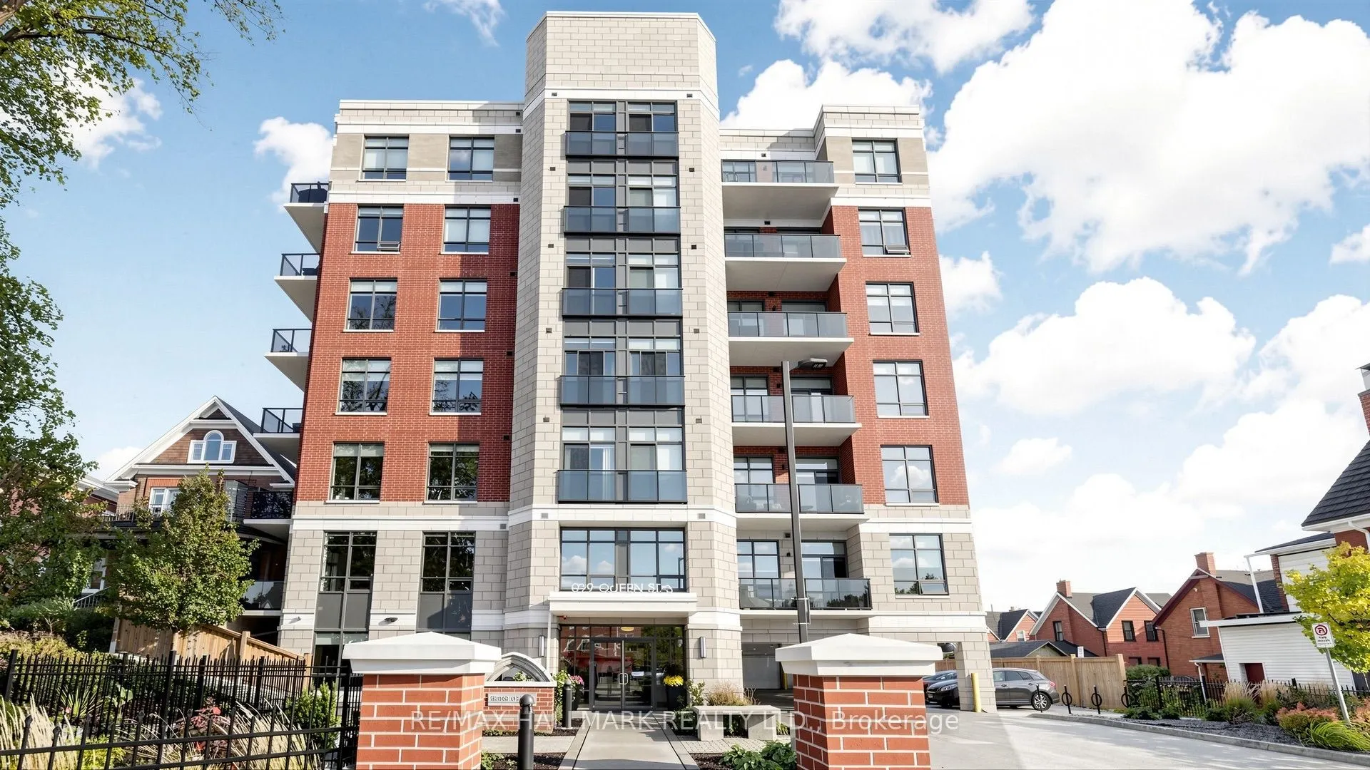 399 Queen Street S #414
