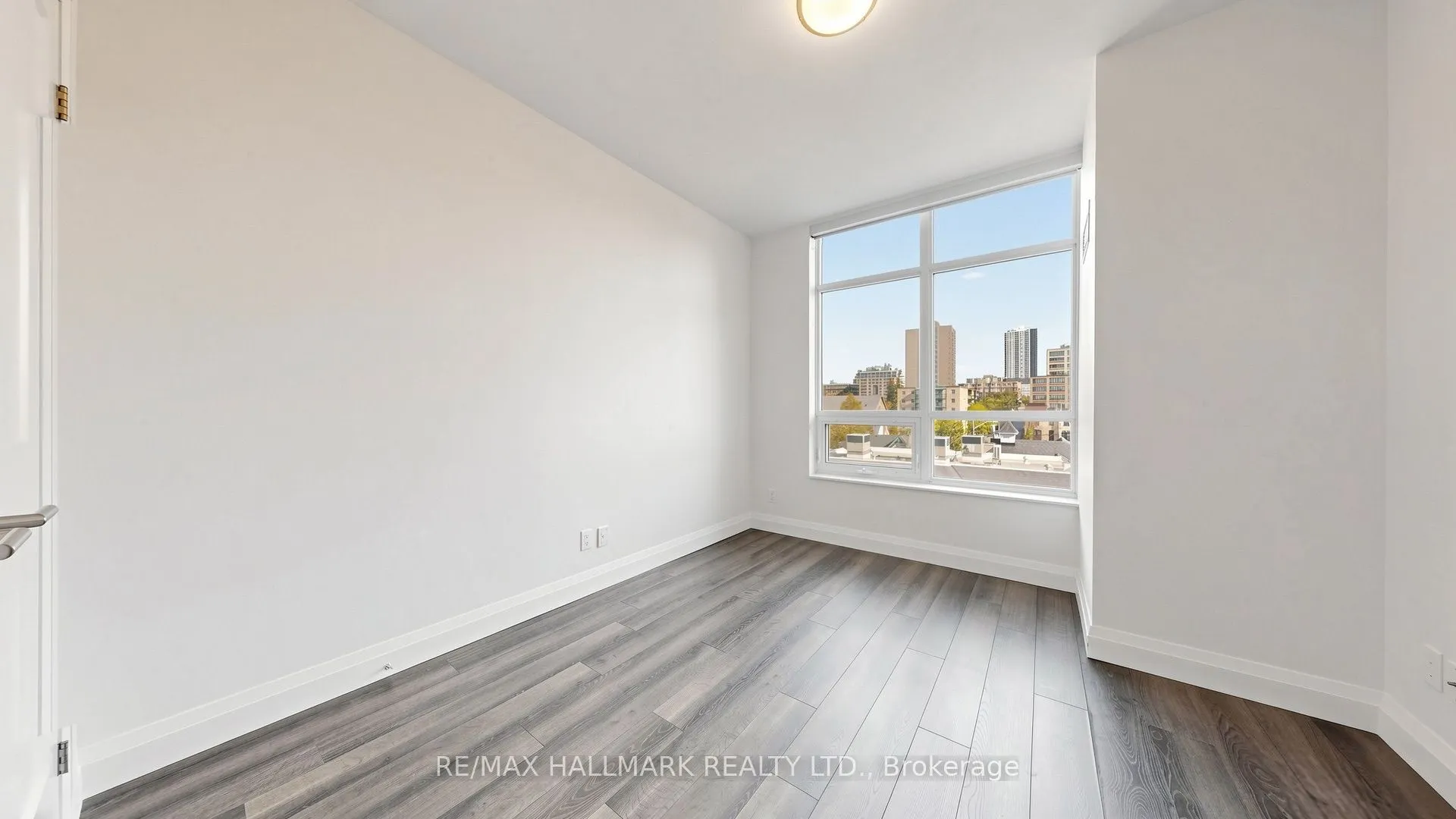 399 Queen Street S #414