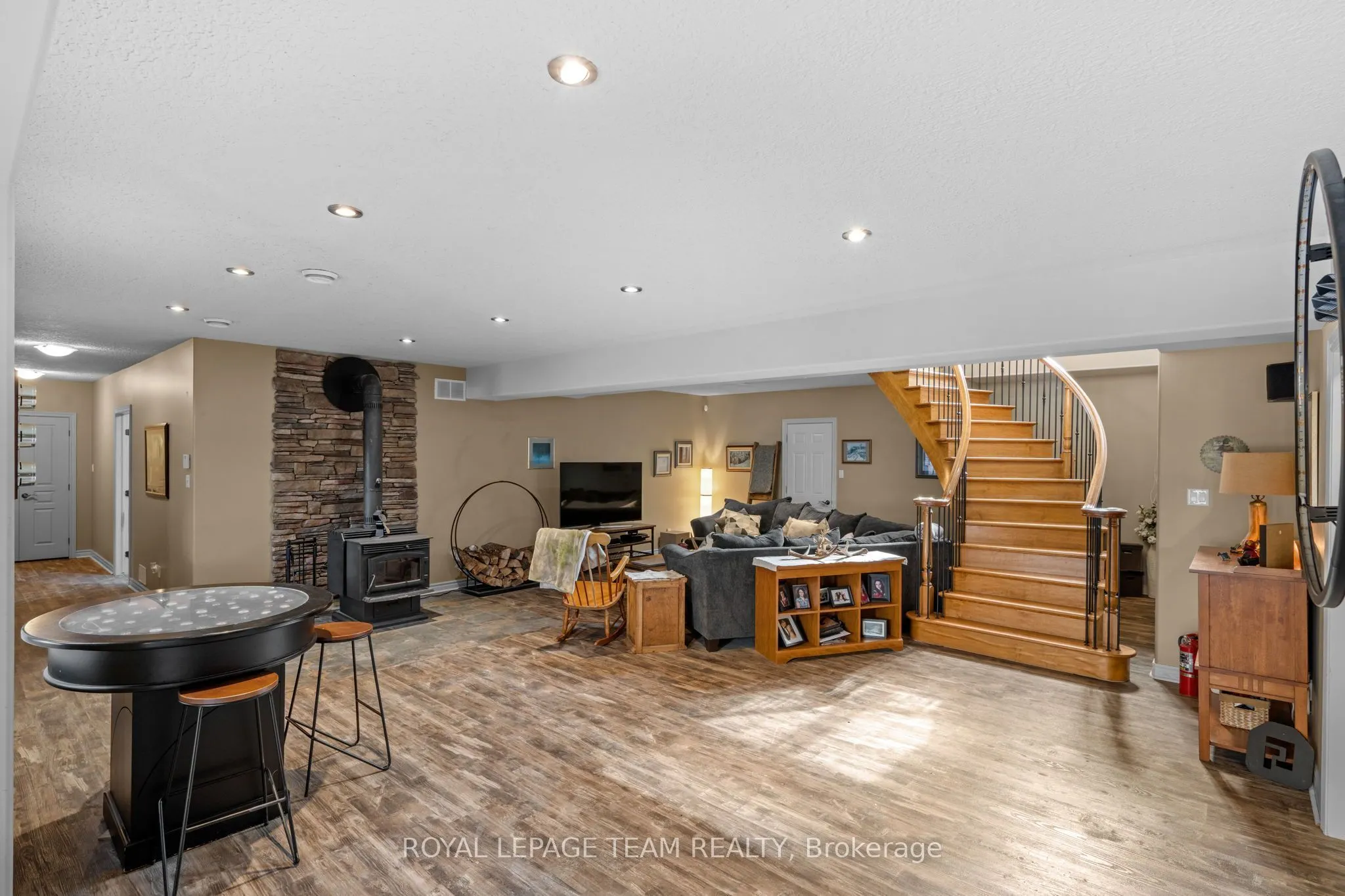 406 Mcintosh Way