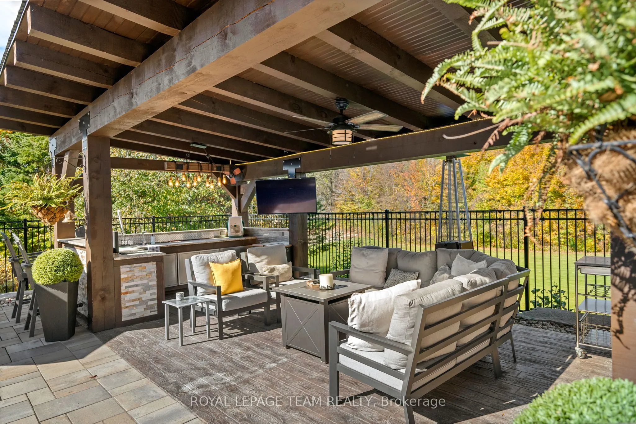 406 Mcintosh Way
