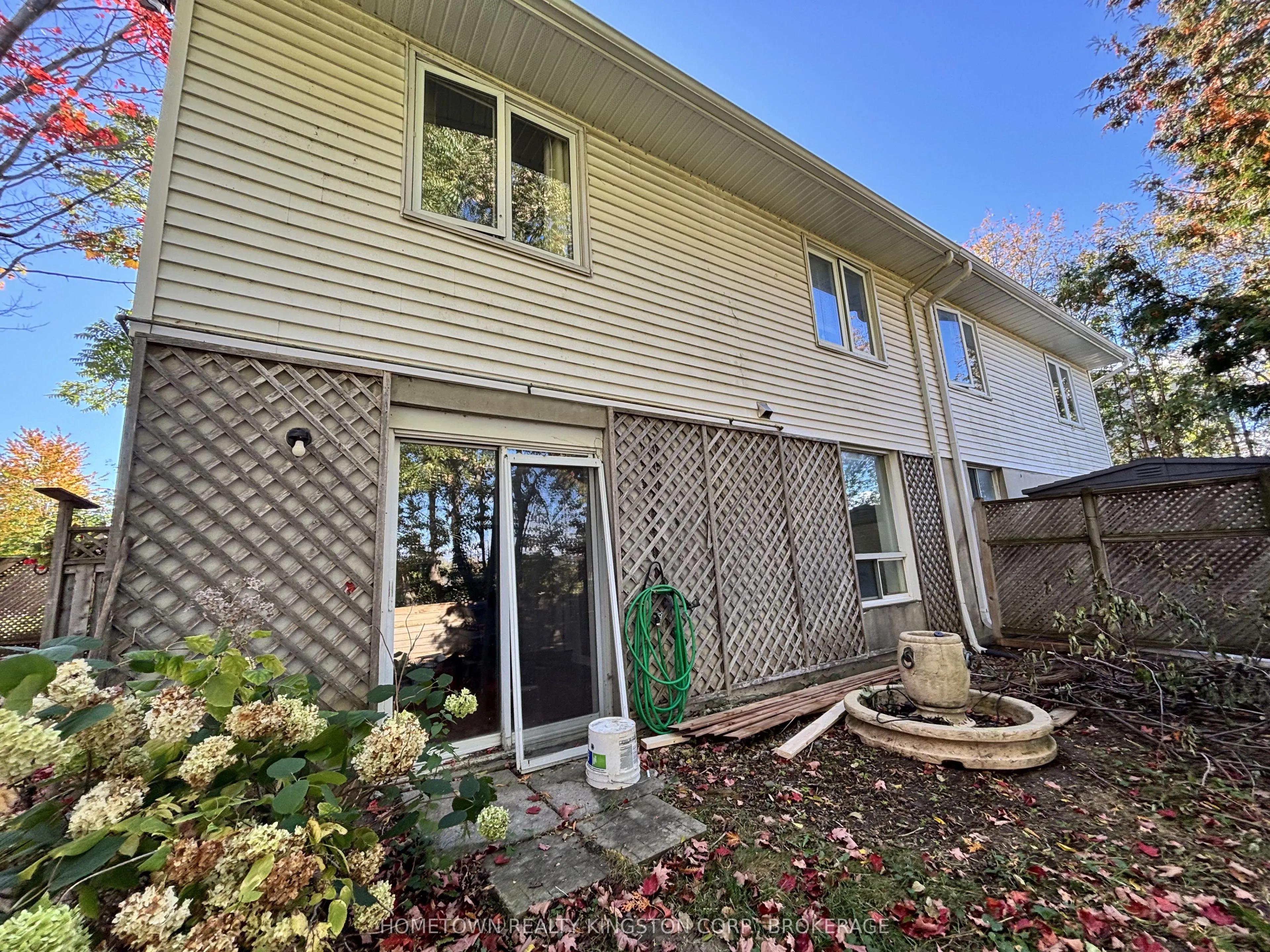 970 Killarney Crescent