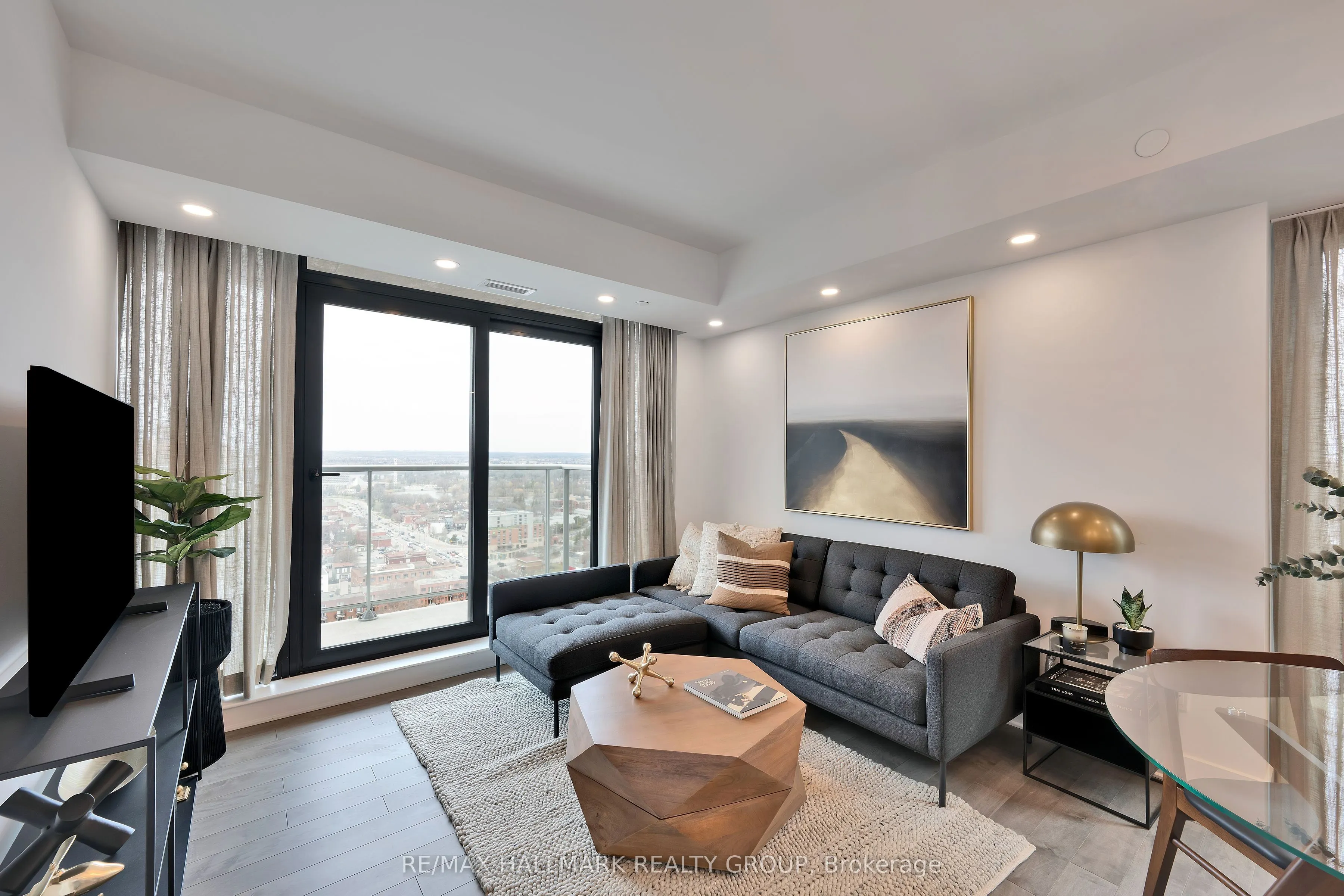 180 George Street #1407
