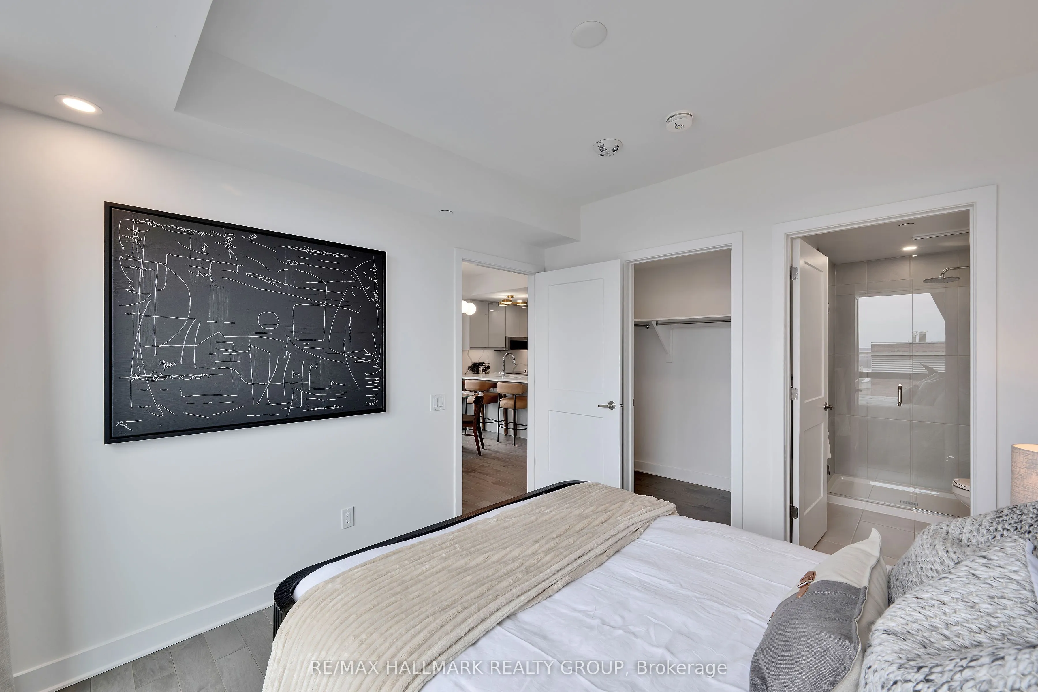 180 George Street #1407