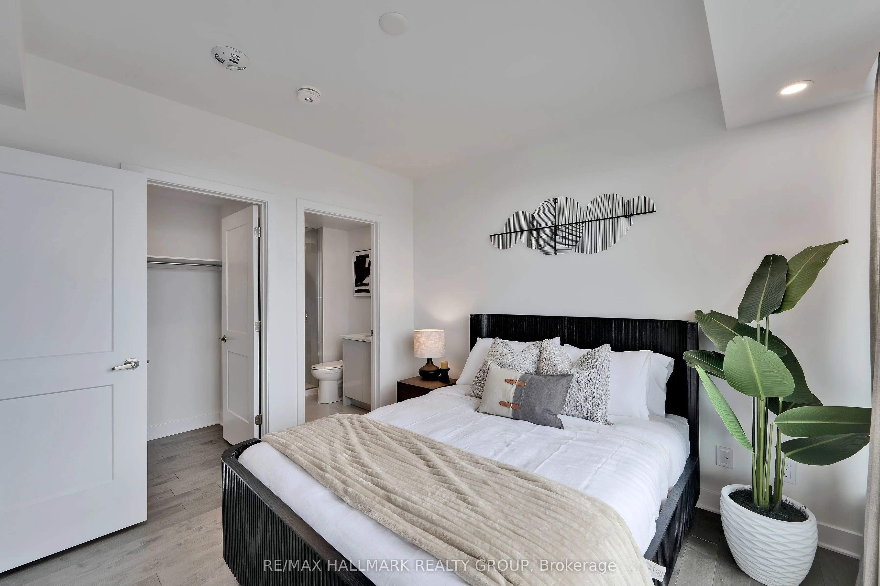 180 George Street #1407