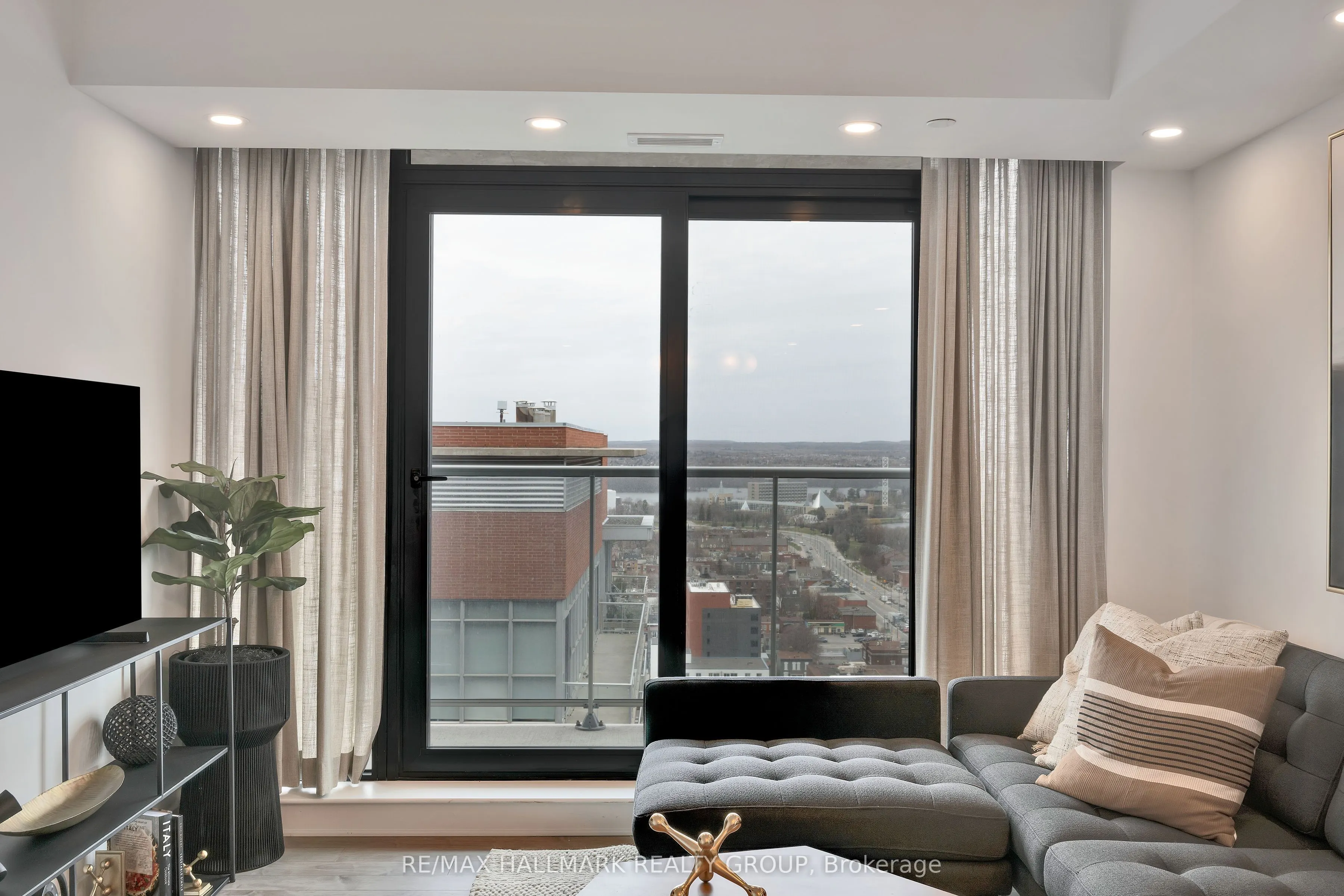 180 George Street #1407