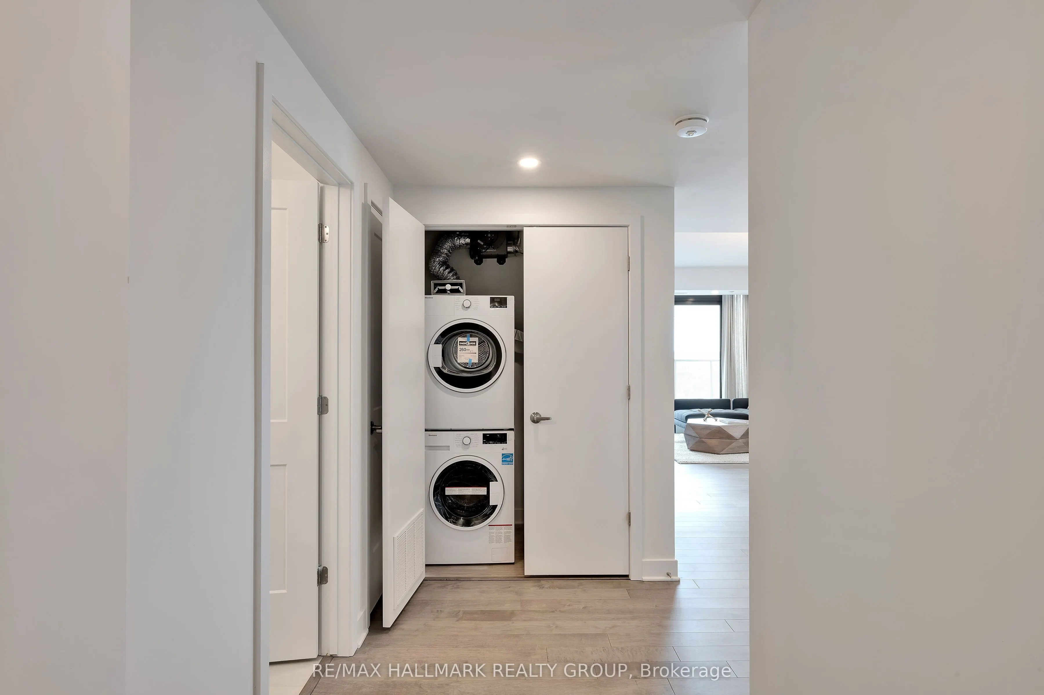 180 George Street #1407