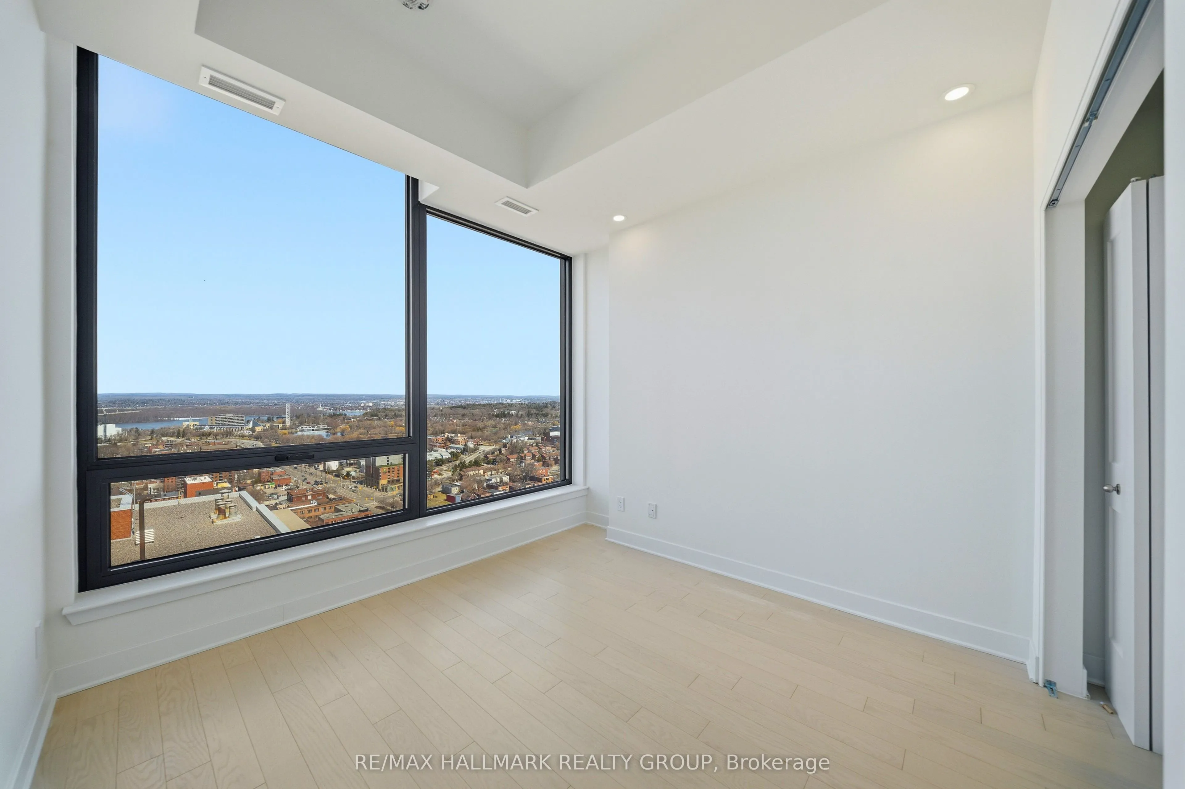 180 George Street #2604