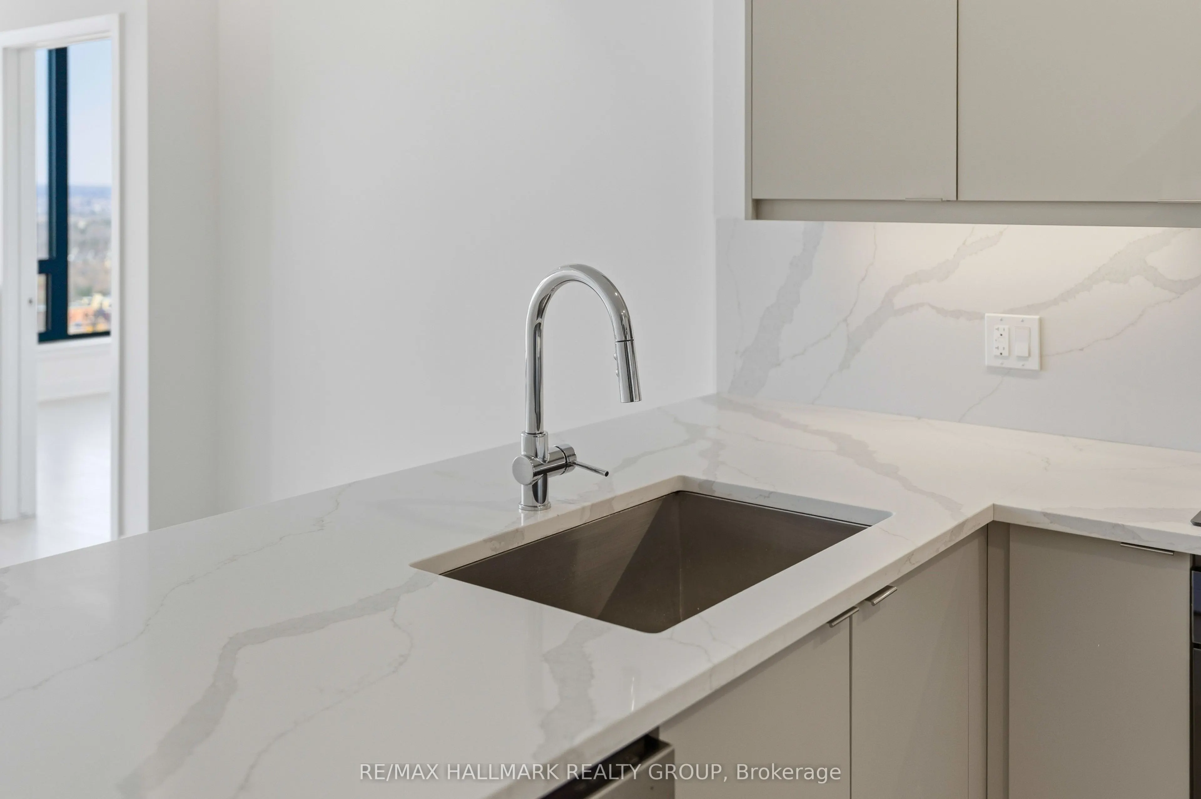 180 George Street #2604