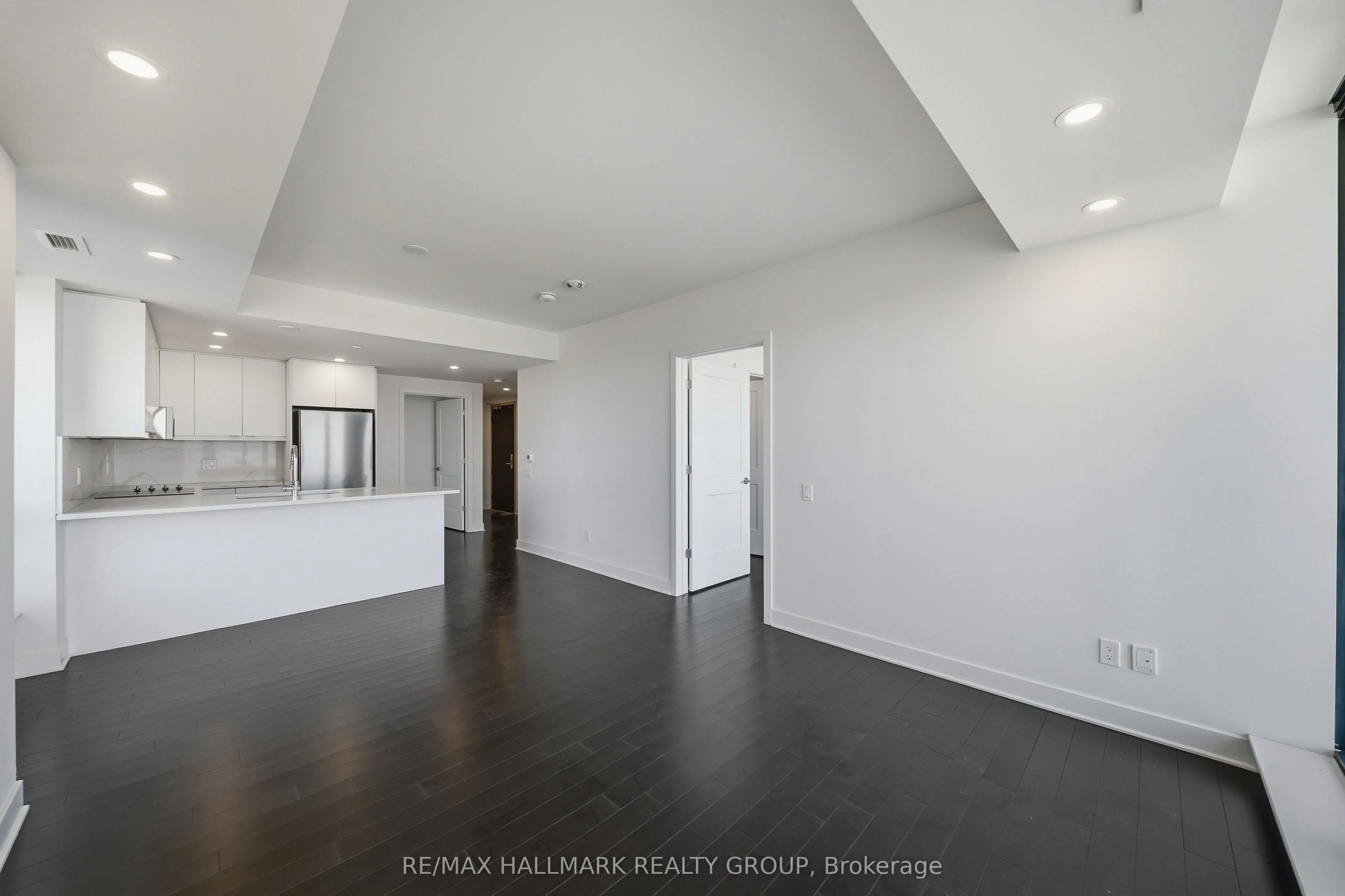 180 George Street #2406