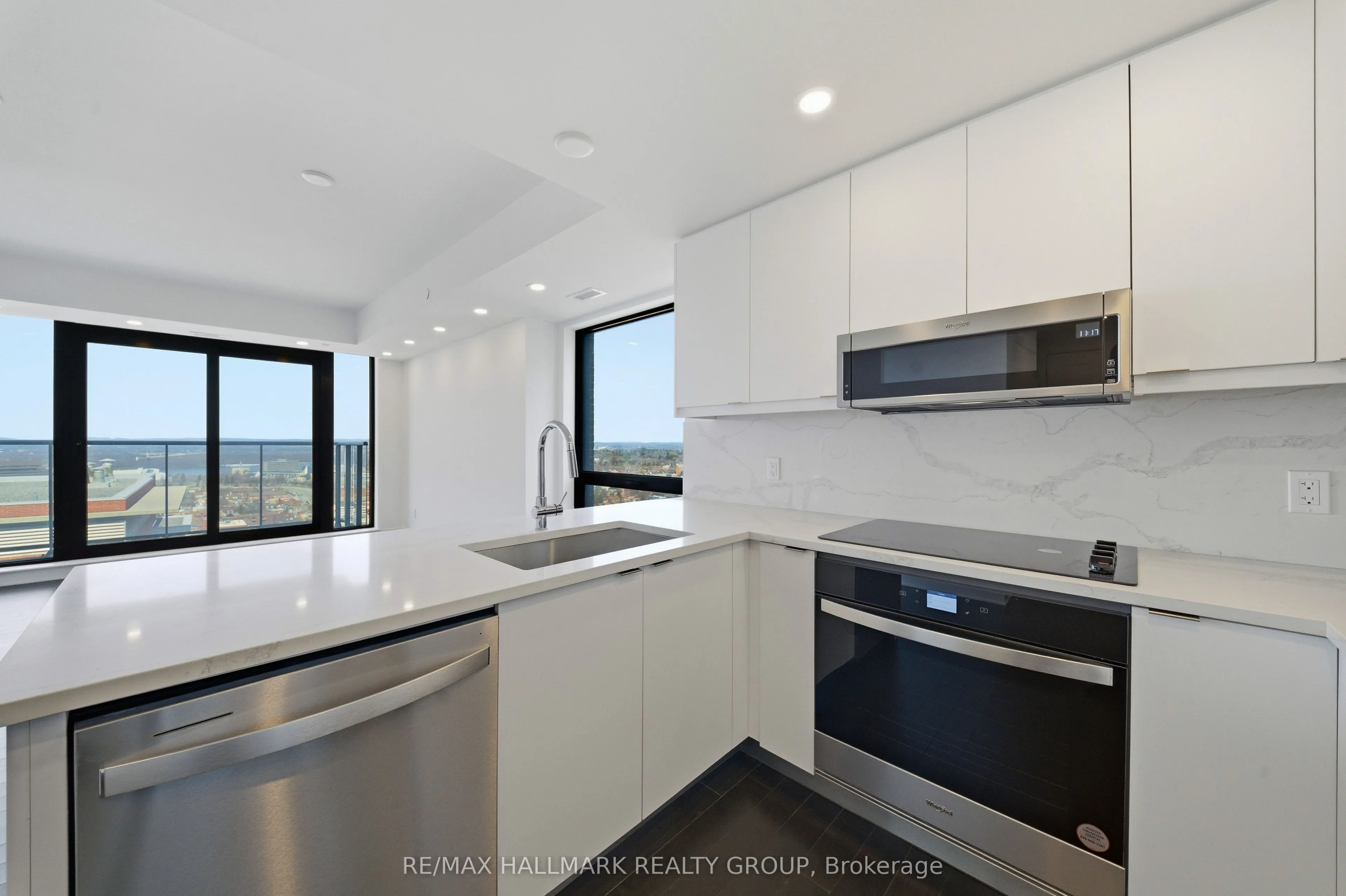 180 George Street #2406