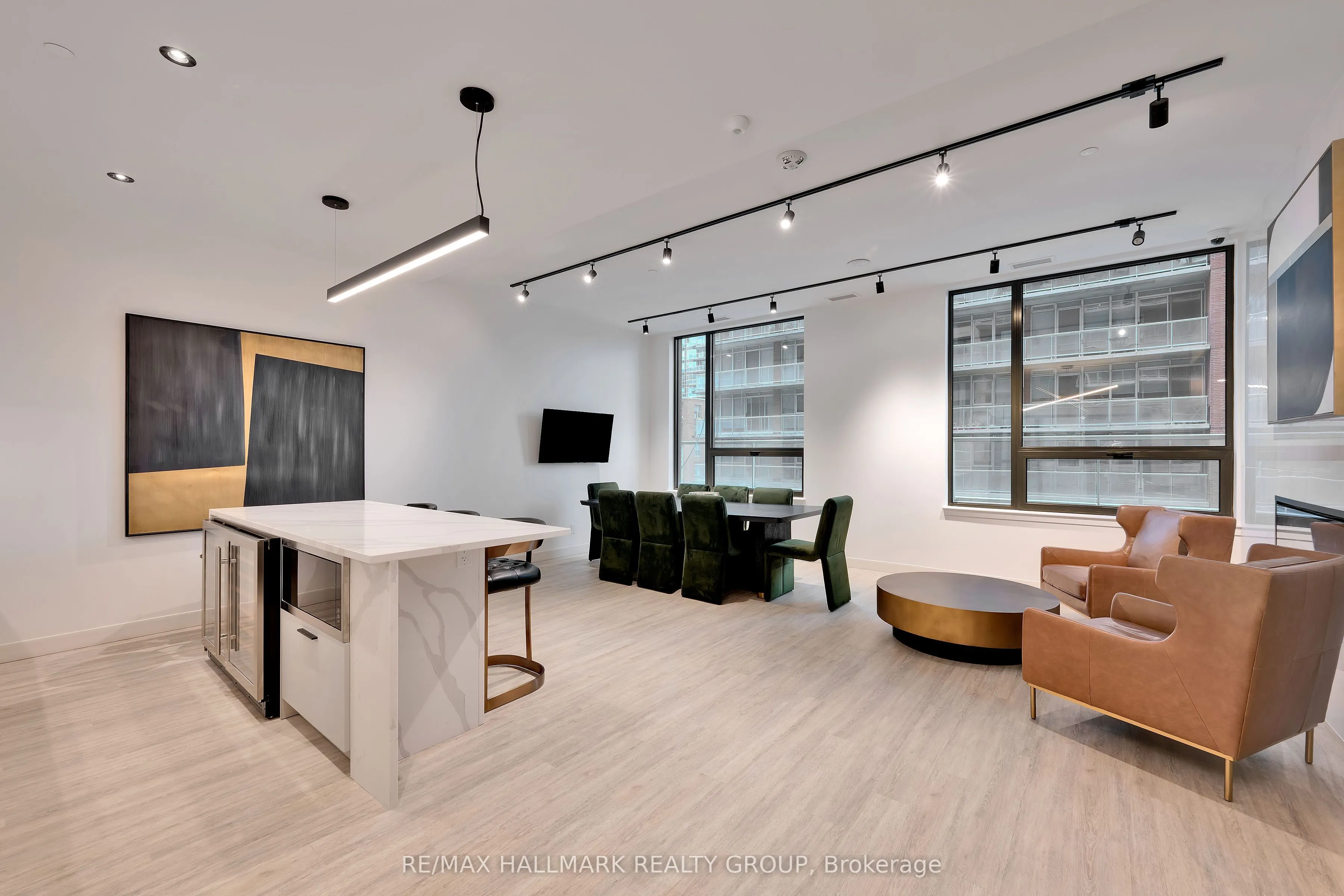 180 George Street #2406