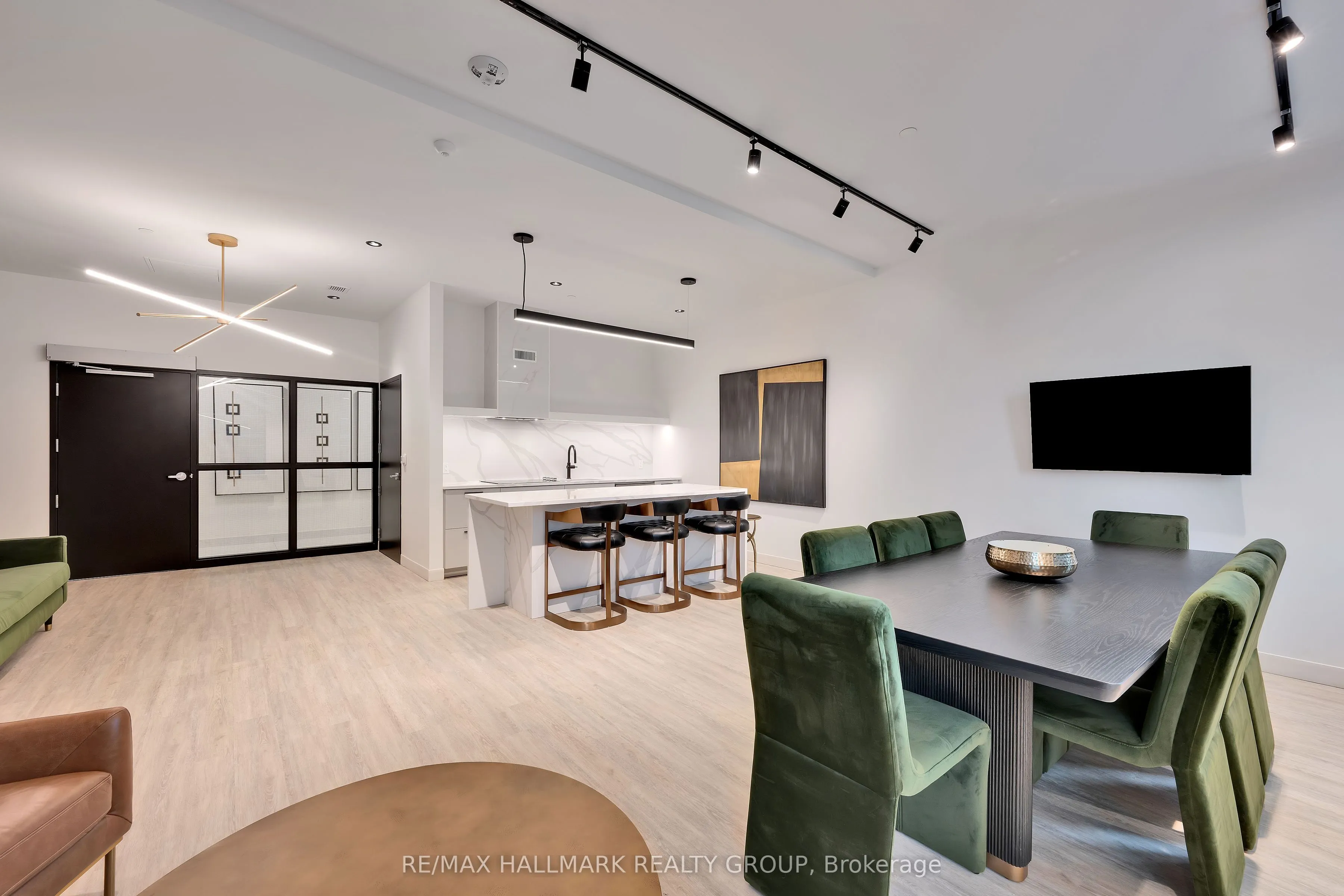 180 George Street #2406