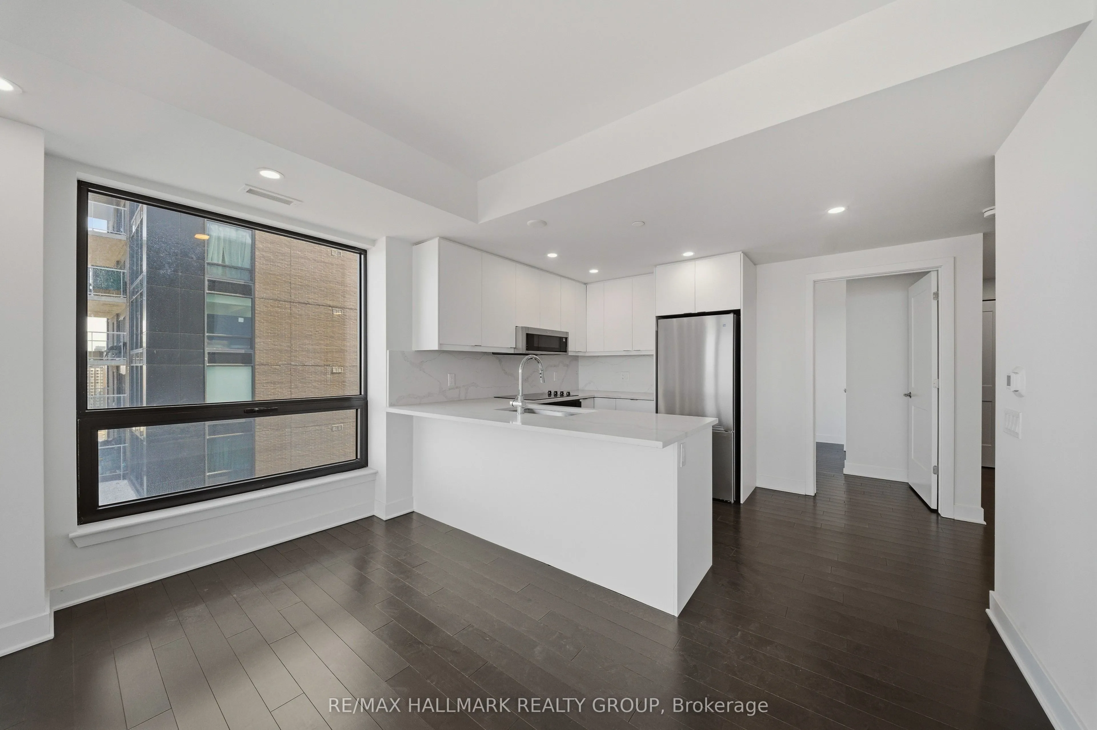 180 George Street #2406
