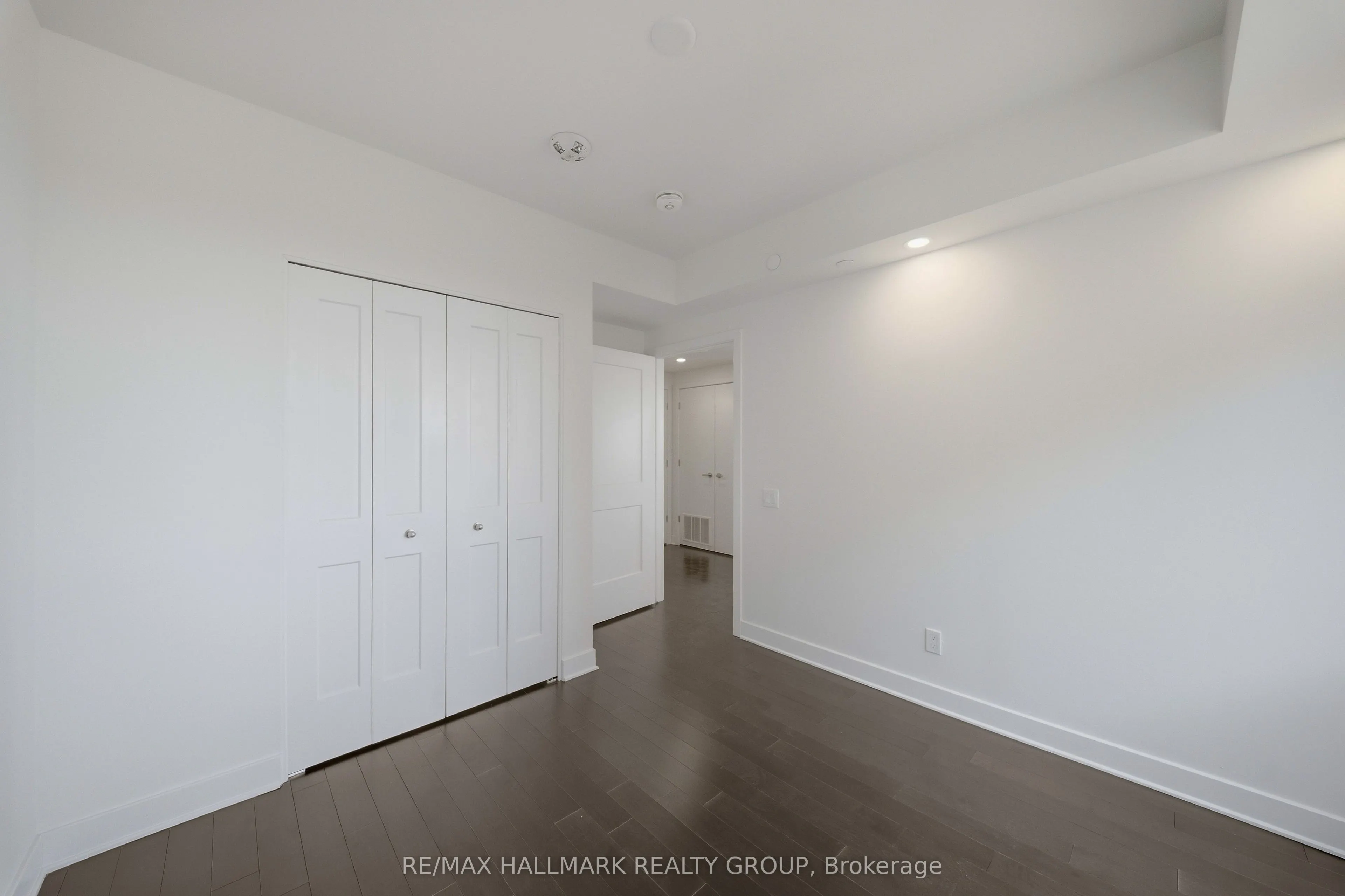 180 George Street #2406