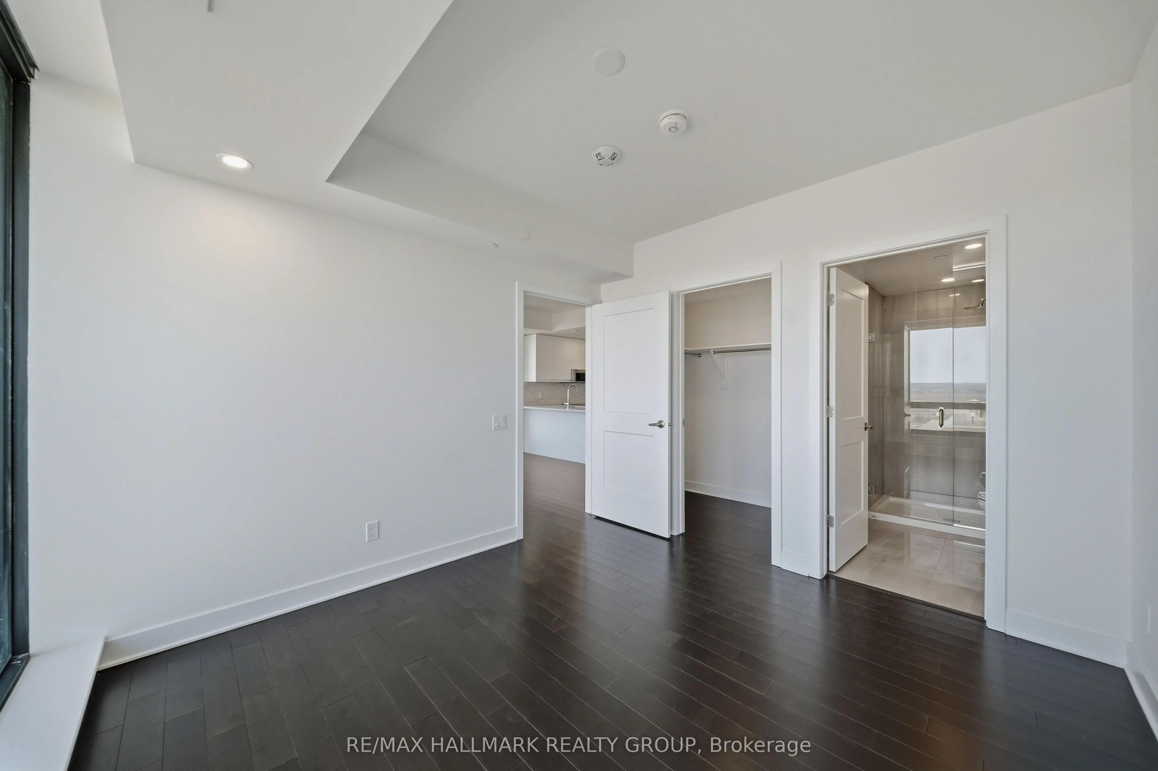 180 George Street #2406