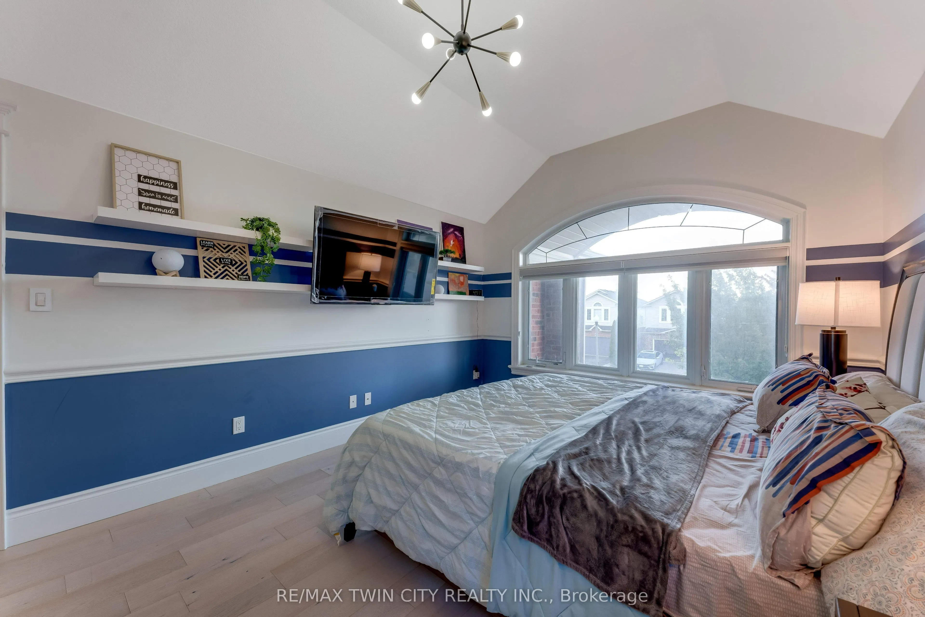 444 Thomas Slee Drive