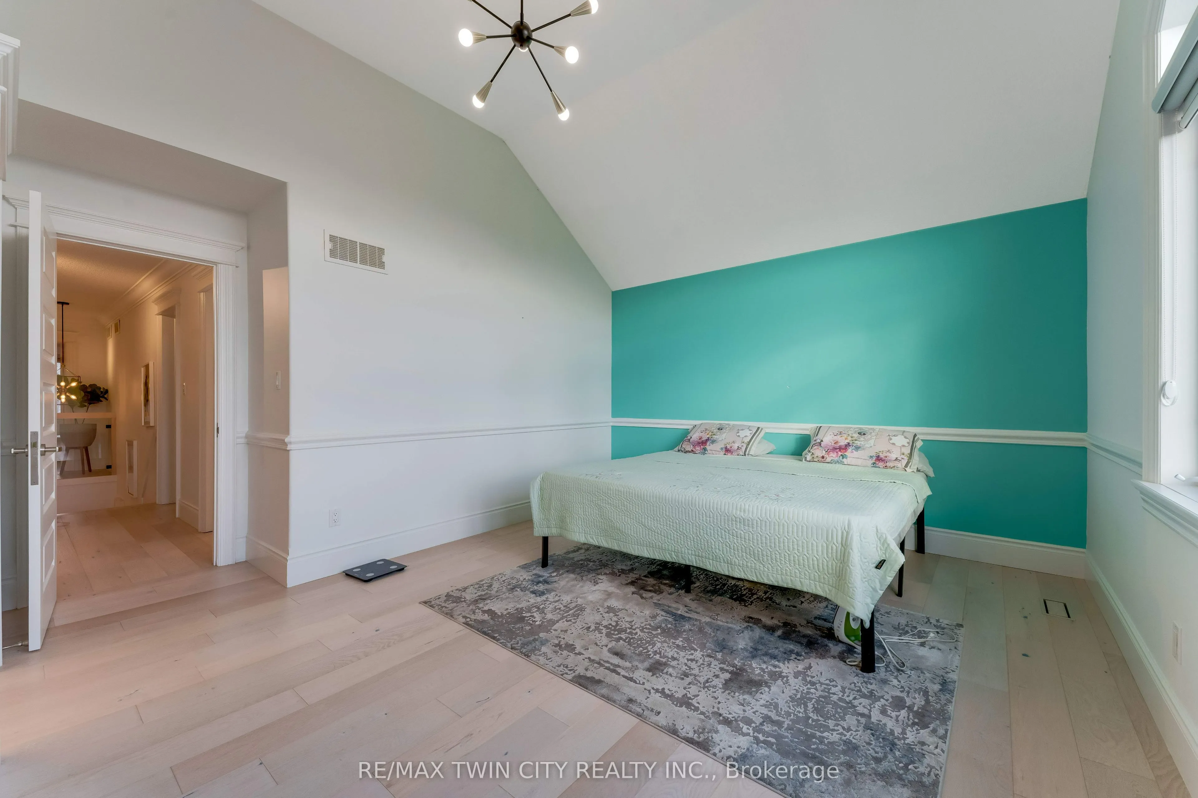 444 Thomas Slee Drive