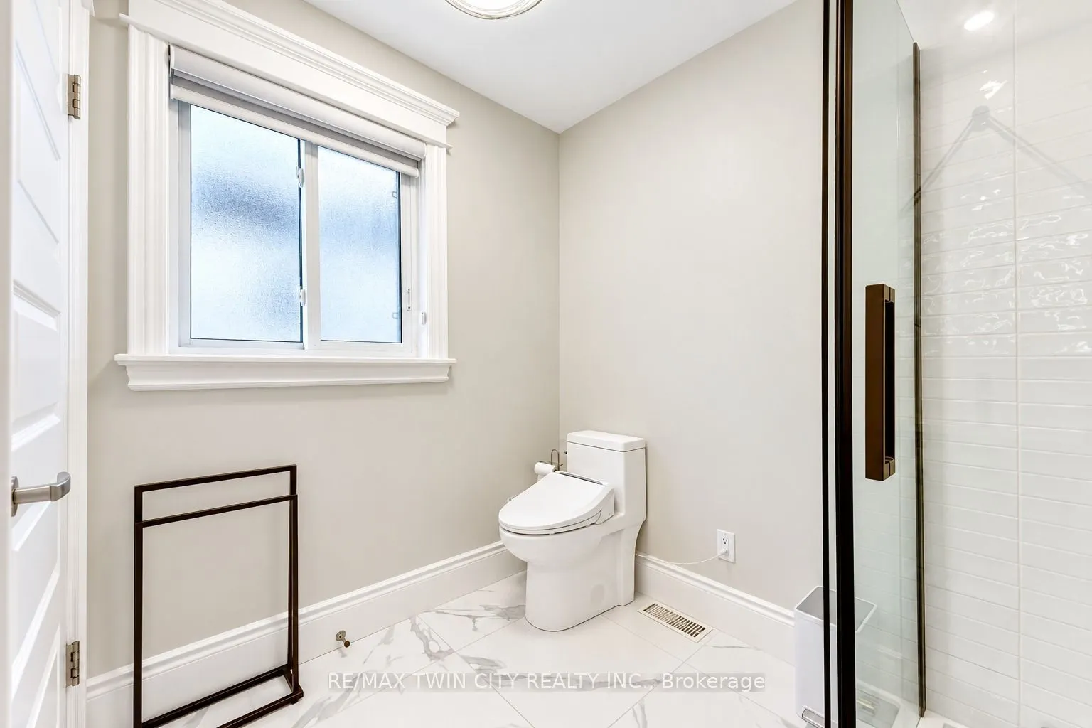 444 Thomas Slee Drive