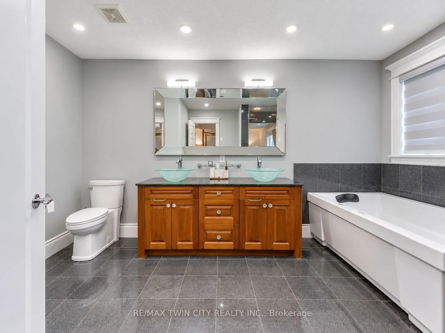 444 Thomas Slee Drive