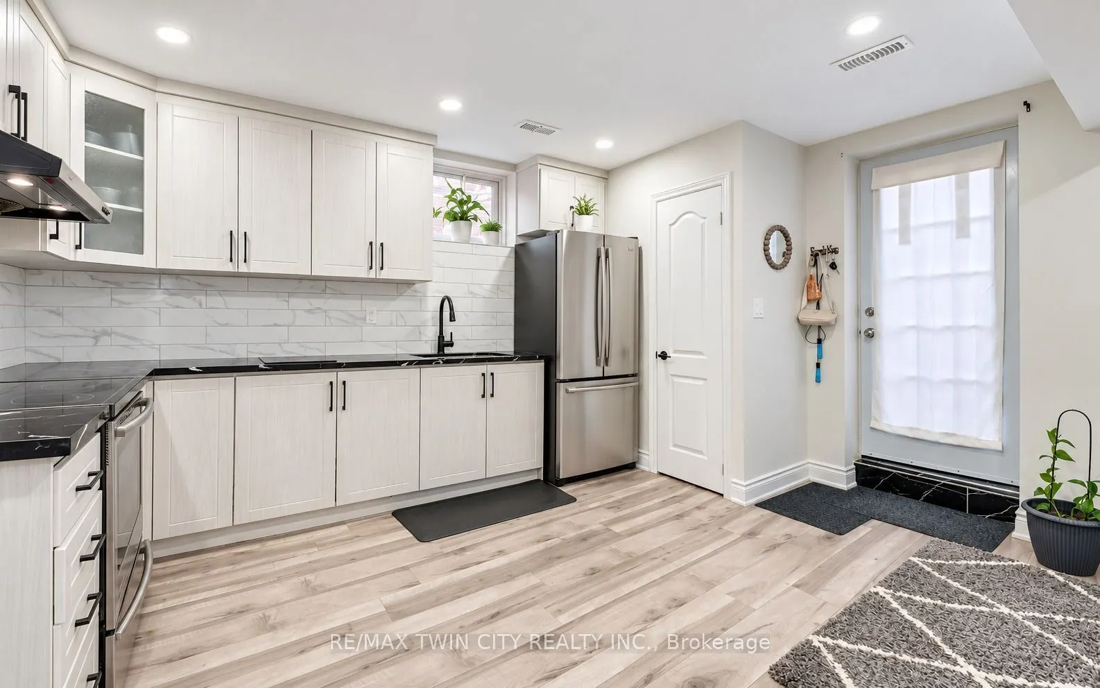 444 Thomas Slee Drive