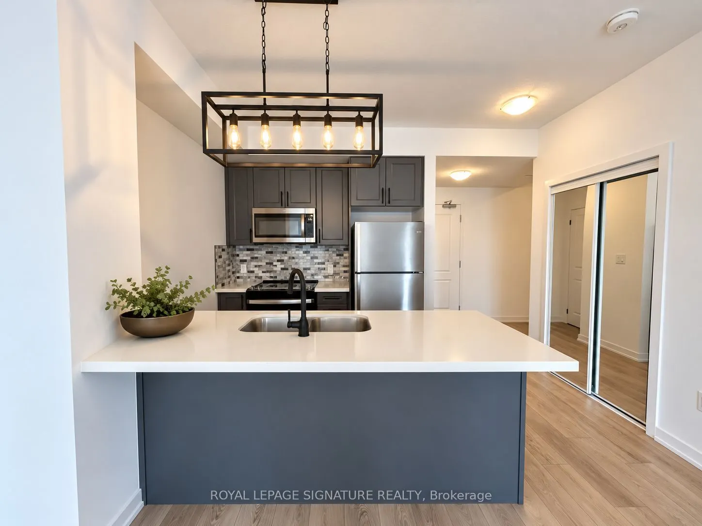 460 Dundas Street E #807