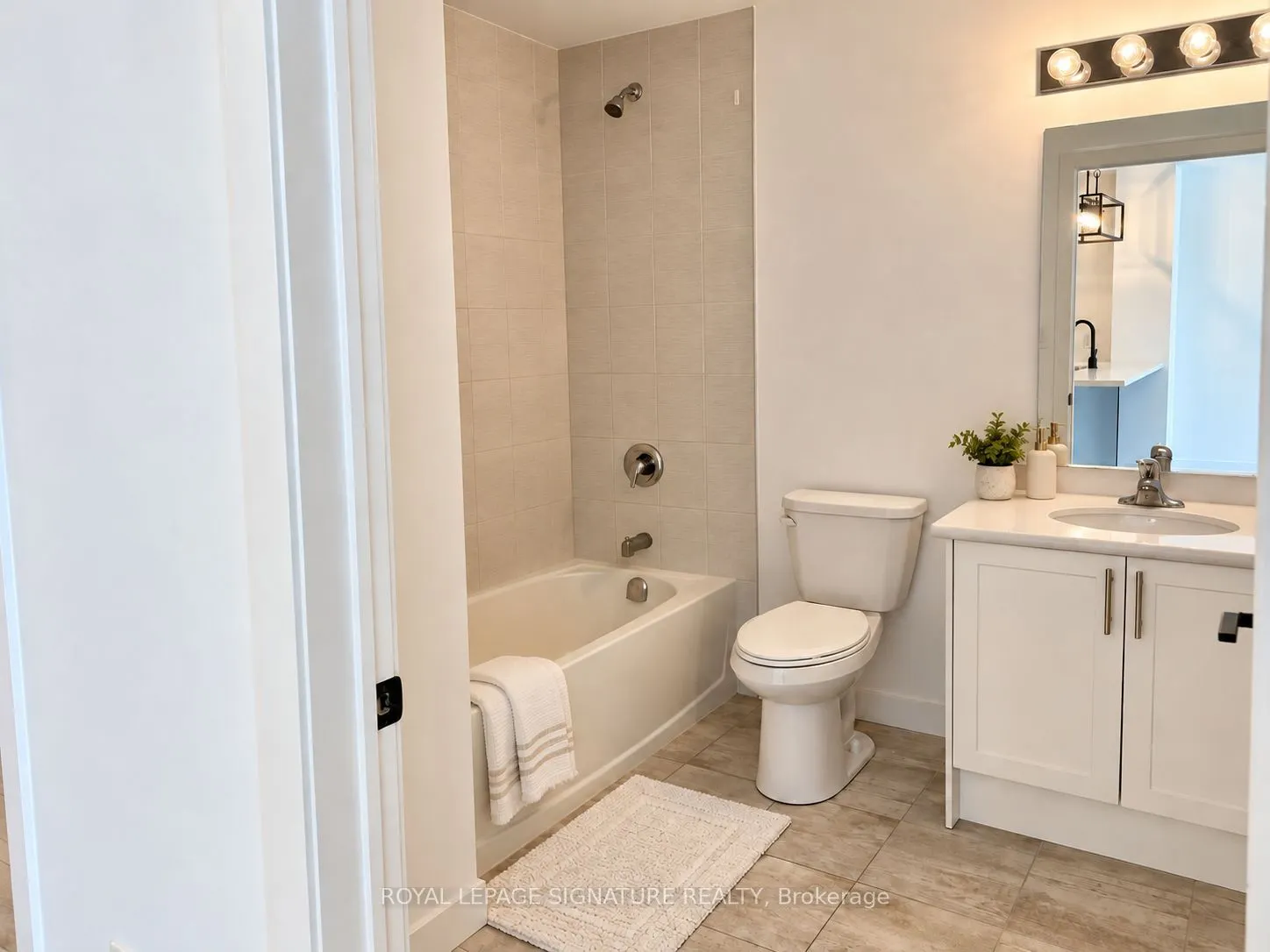 460 Dundas Street E #807