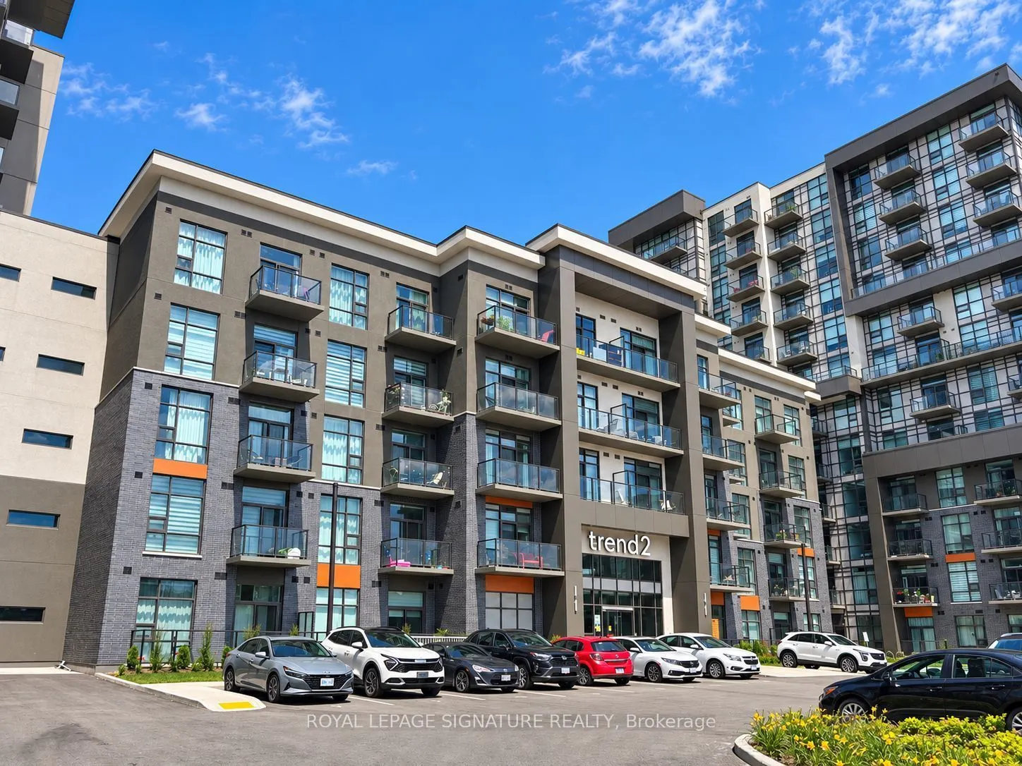 460 Dundas Street E #807